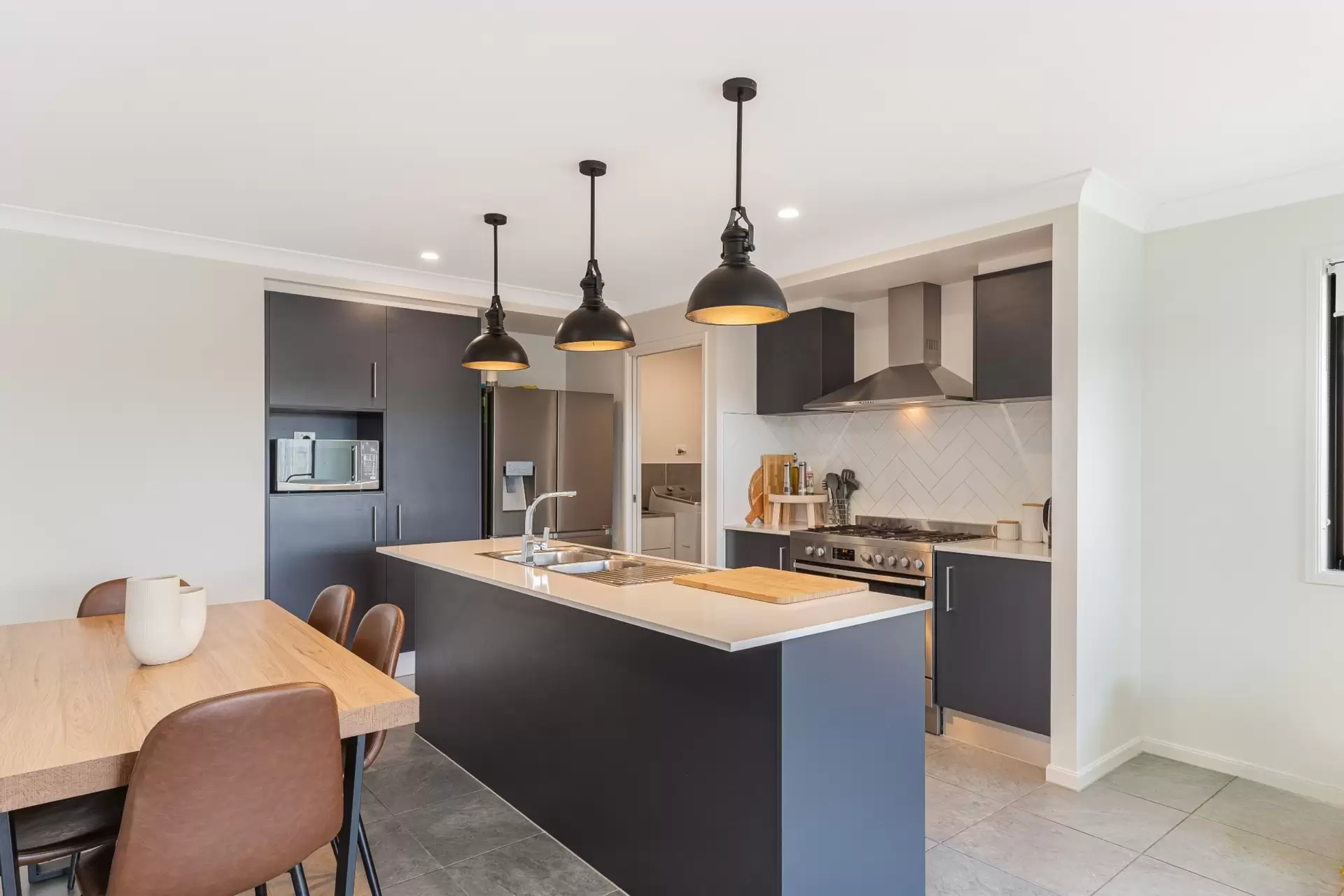 4 Berkingham Street, Thornlands Sold by  - image 1