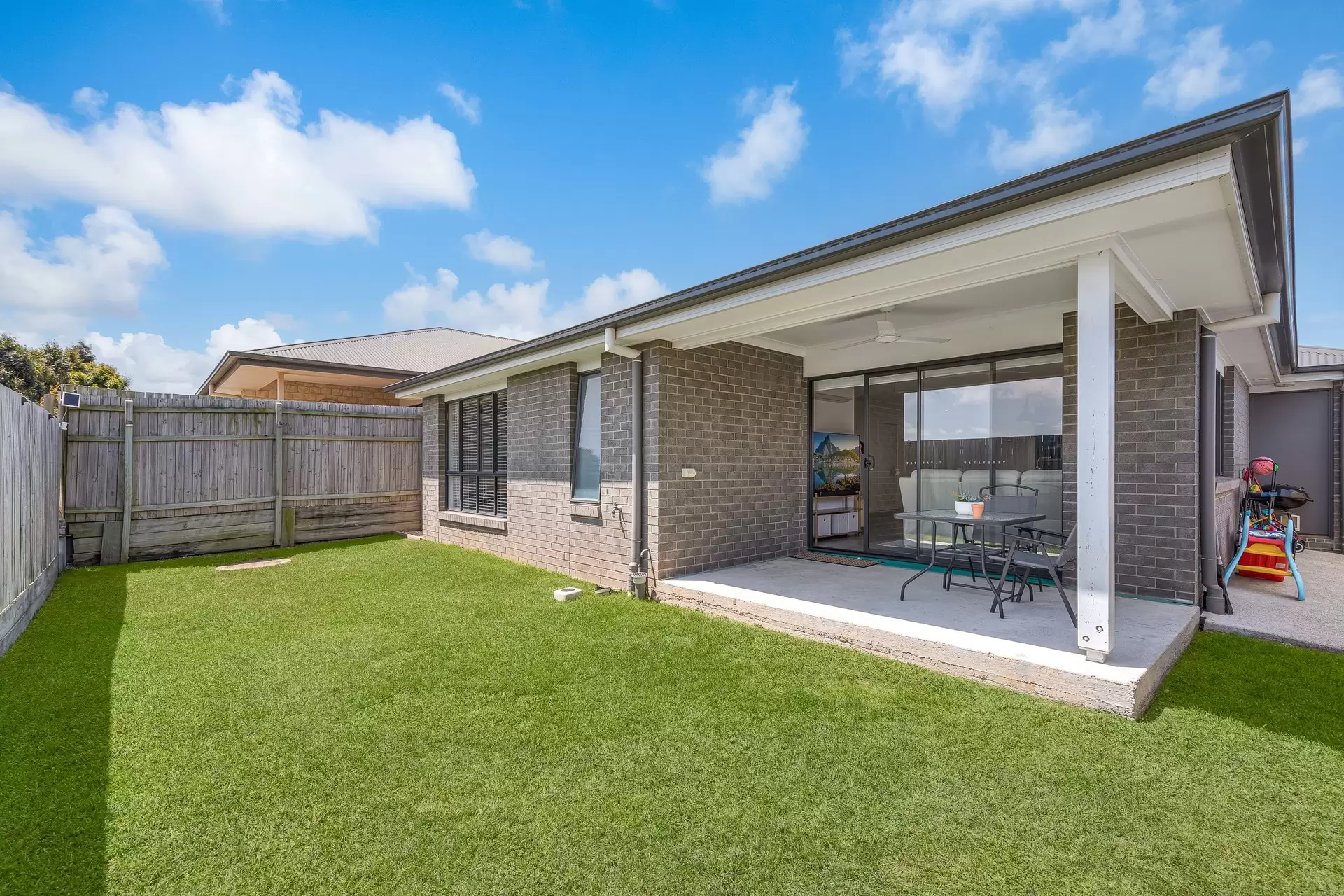 4 Berkingham Street, Thornlands Sold by Queensland Sotheby's International Realty - image 1