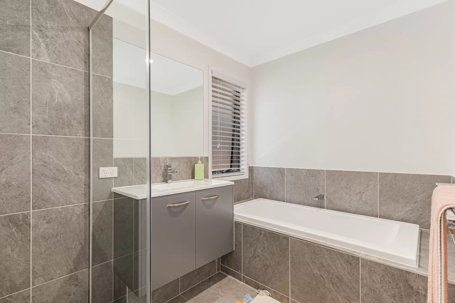 4 Berkingham Street, Thornlands Sold by Queensland Sotheby's International Realty - image 1