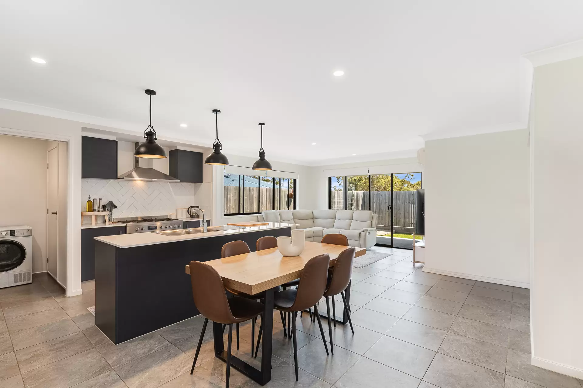 4 Berkingham Street, Thornlands Sold by  - image 1