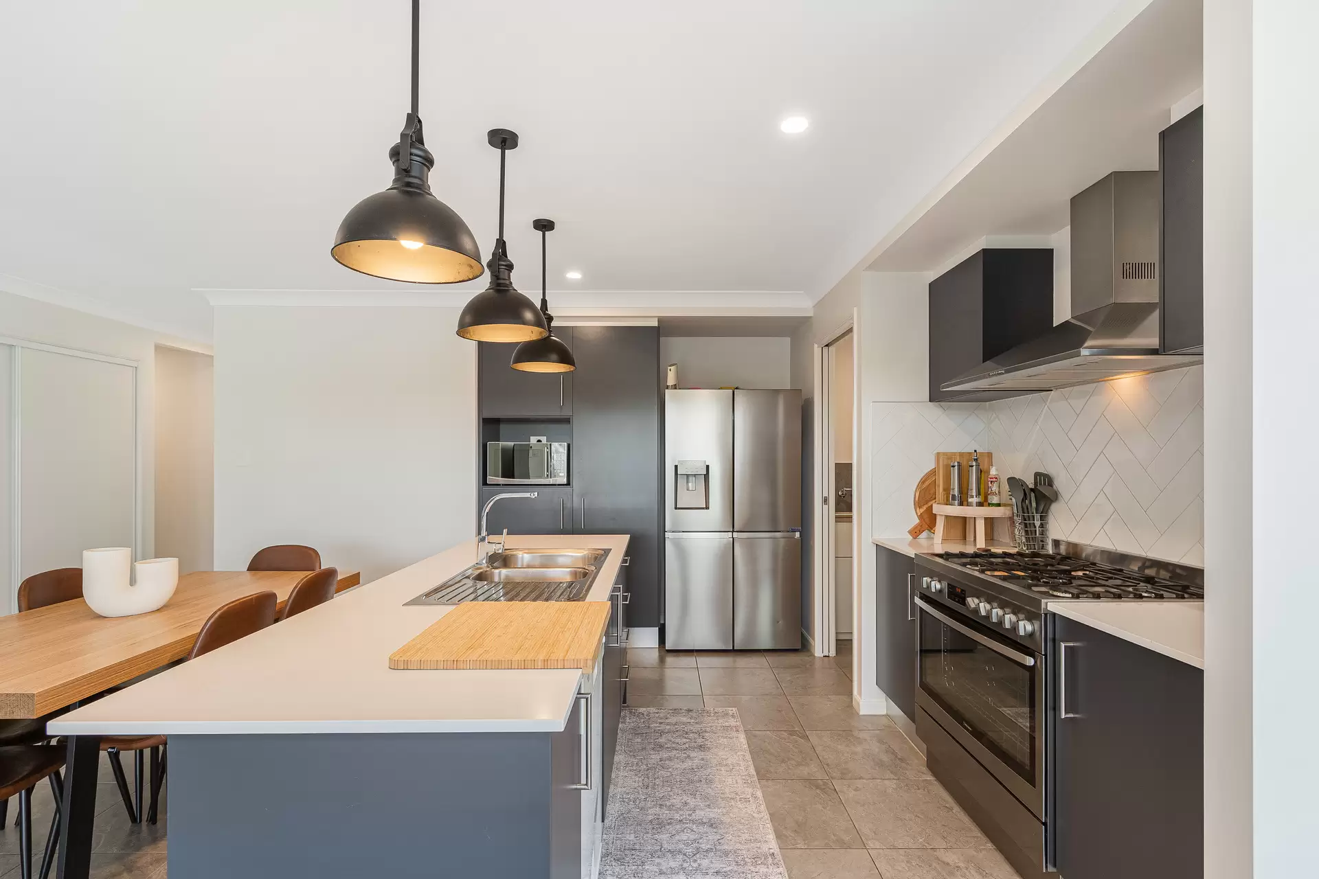 4 Berkingham Street, Thornlands Sold by  - image 1
