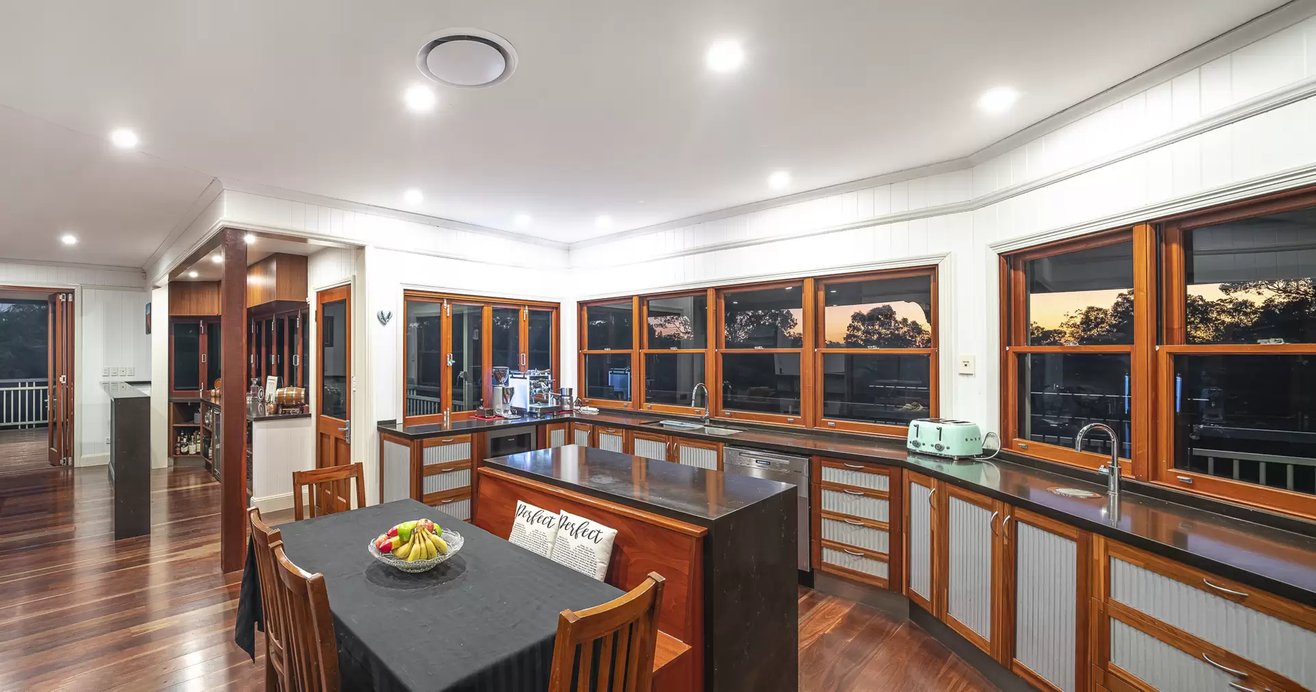 337 Grassdale Road, Gumdale Sold by Queensland Sotheby's International Realty - image 1