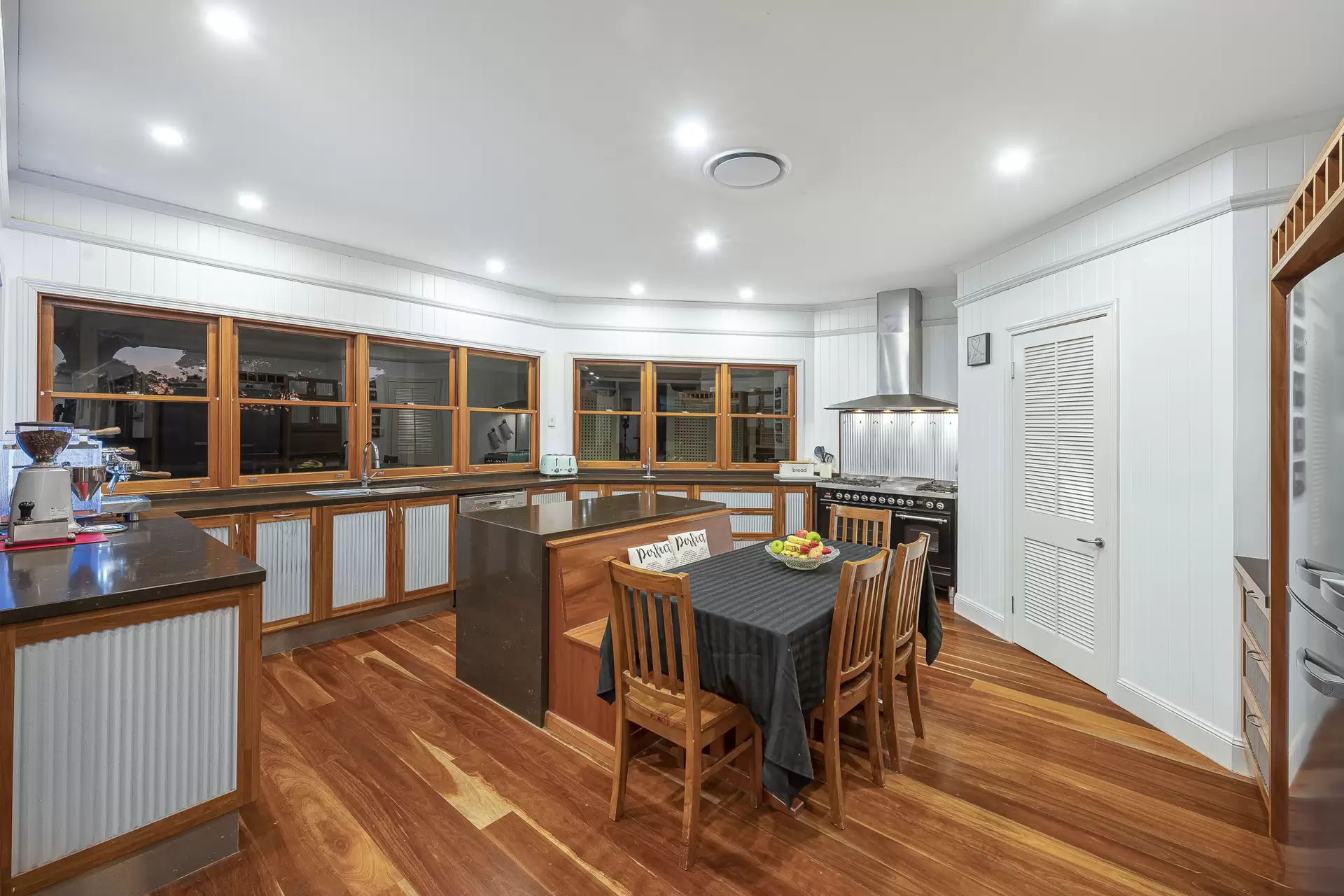 337 Grassdale Road, Gumdale Sold by Queensland Sotheby's International Realty - image 1