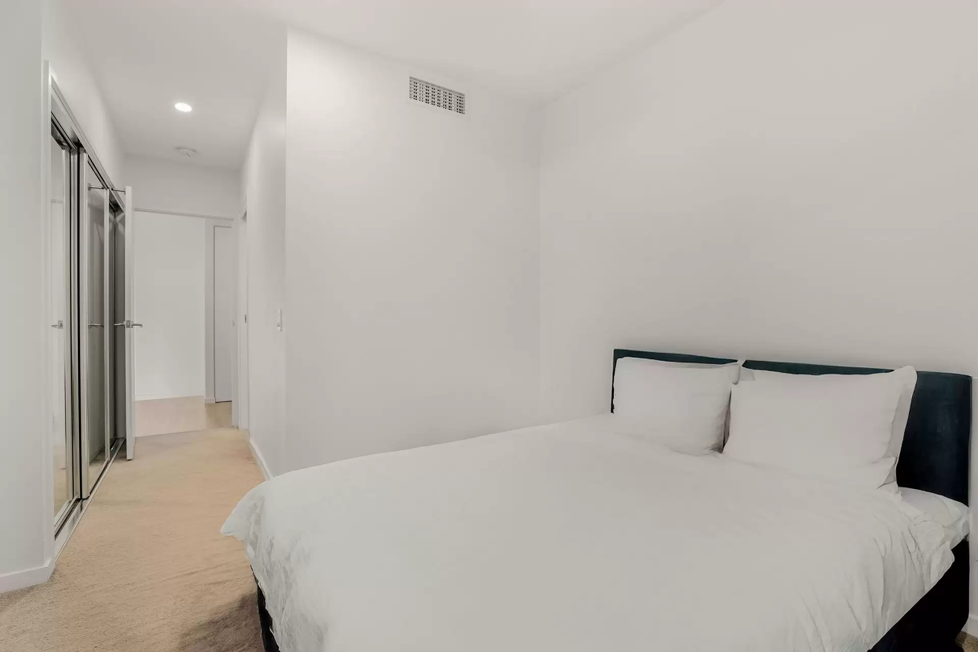 5/12 Sanders Street, Upper Mount Gravatt Sold by  - image 1