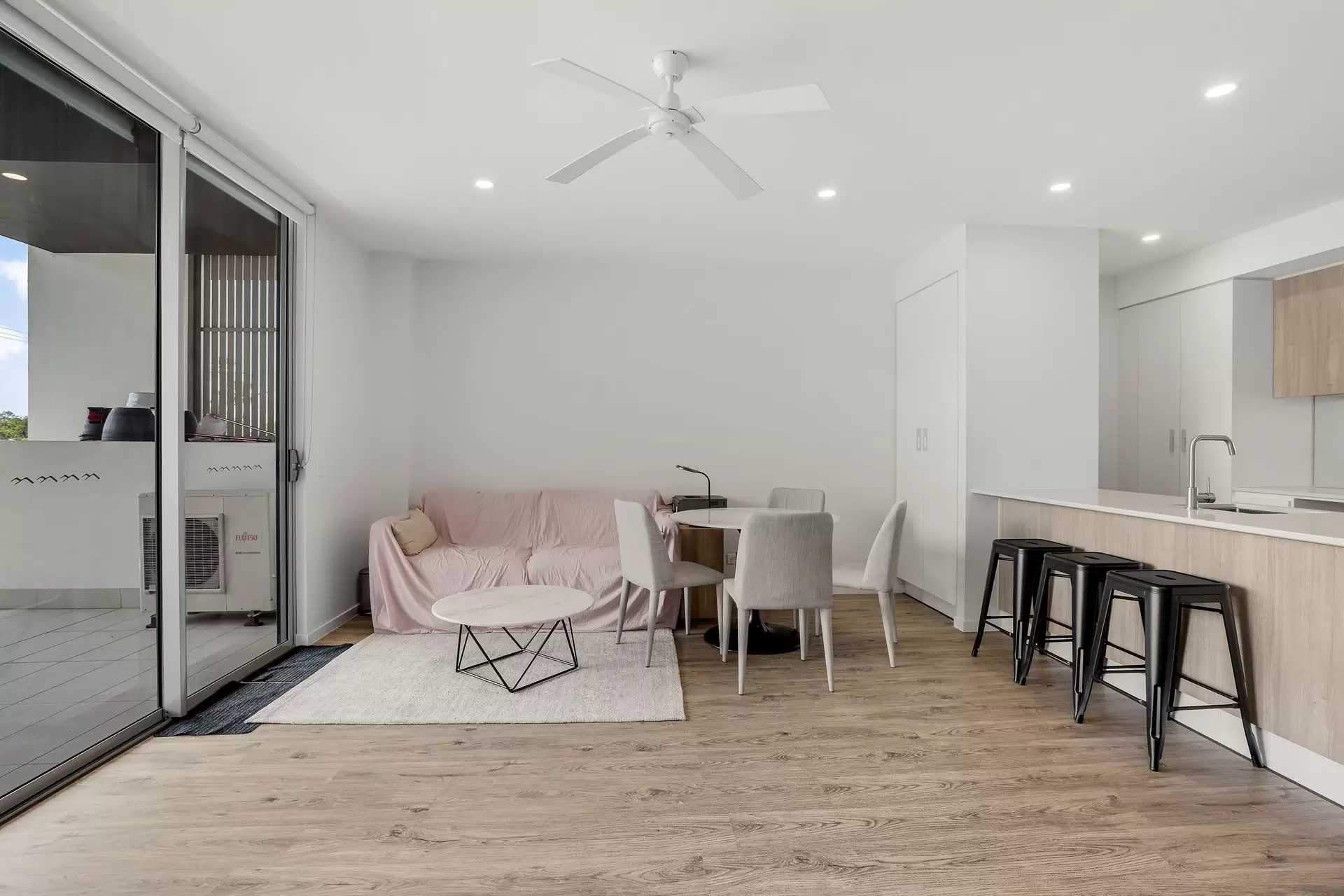 5/12 Sanders Street, Upper Mount Gravatt Sold by  - image 1