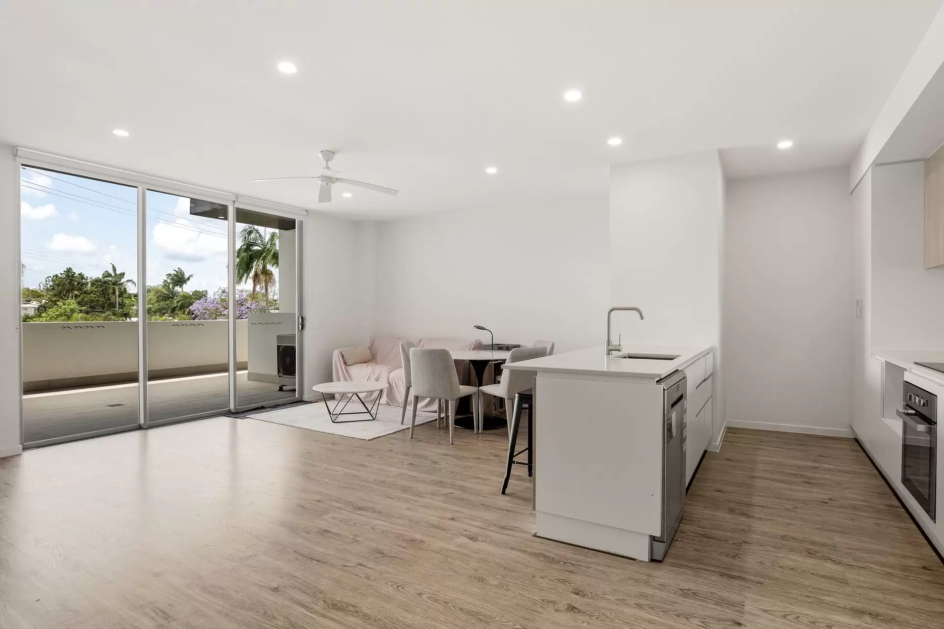 5/12 Sanders Street, Upper Mount Gravatt Sold by  - image 1