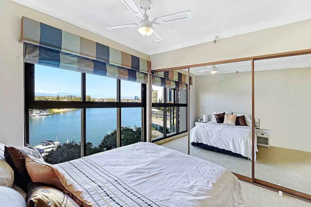 20/2 Admiralty Drive, Paradise Waters Sold by  - image 1