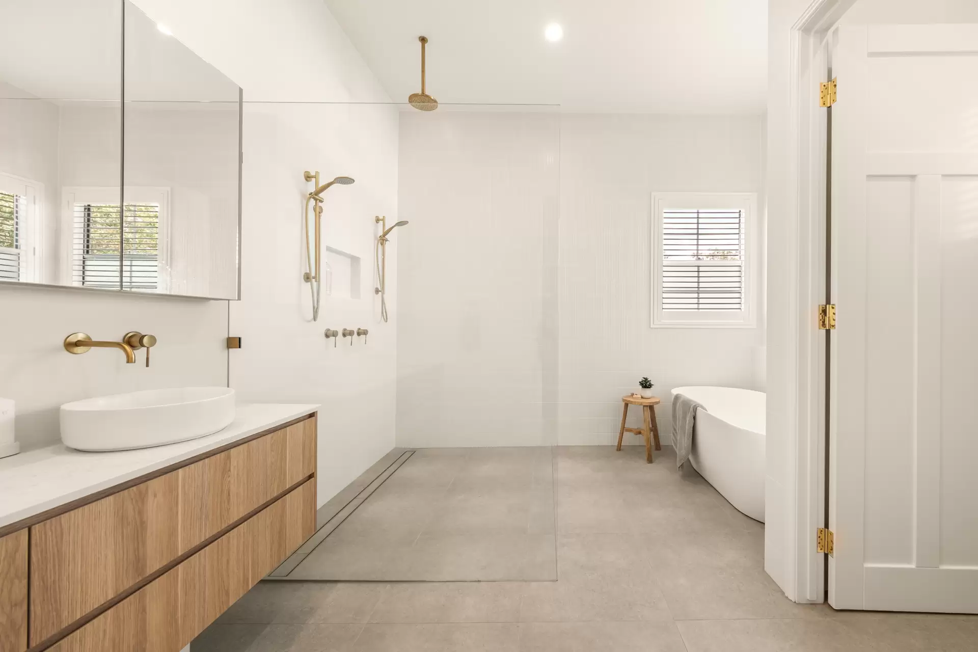 7 Henry Street, Kalinga Sold by Queensland Sotheby's International Realty - image 1