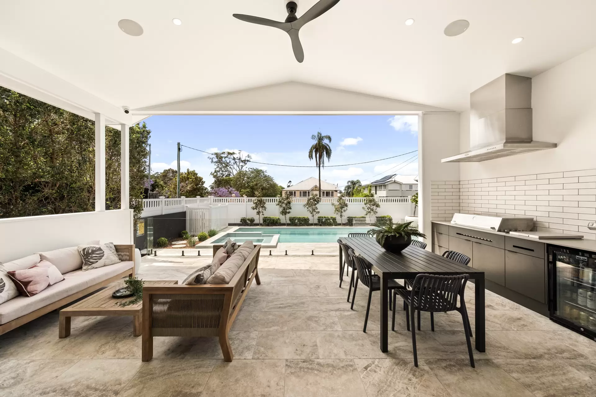 7 Henry Street, Kalinga Sold by Queensland Sotheby's International Realty - image 1