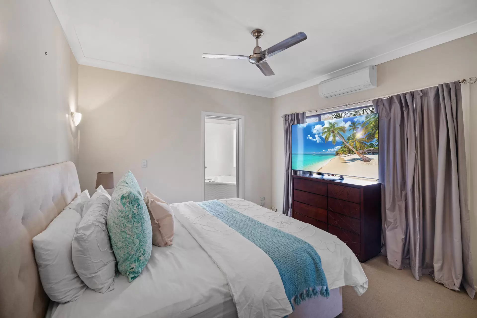 204 Jimmys Rock Road, Midge Point For Sale by Queensland Sotheby's International Realty - image 1