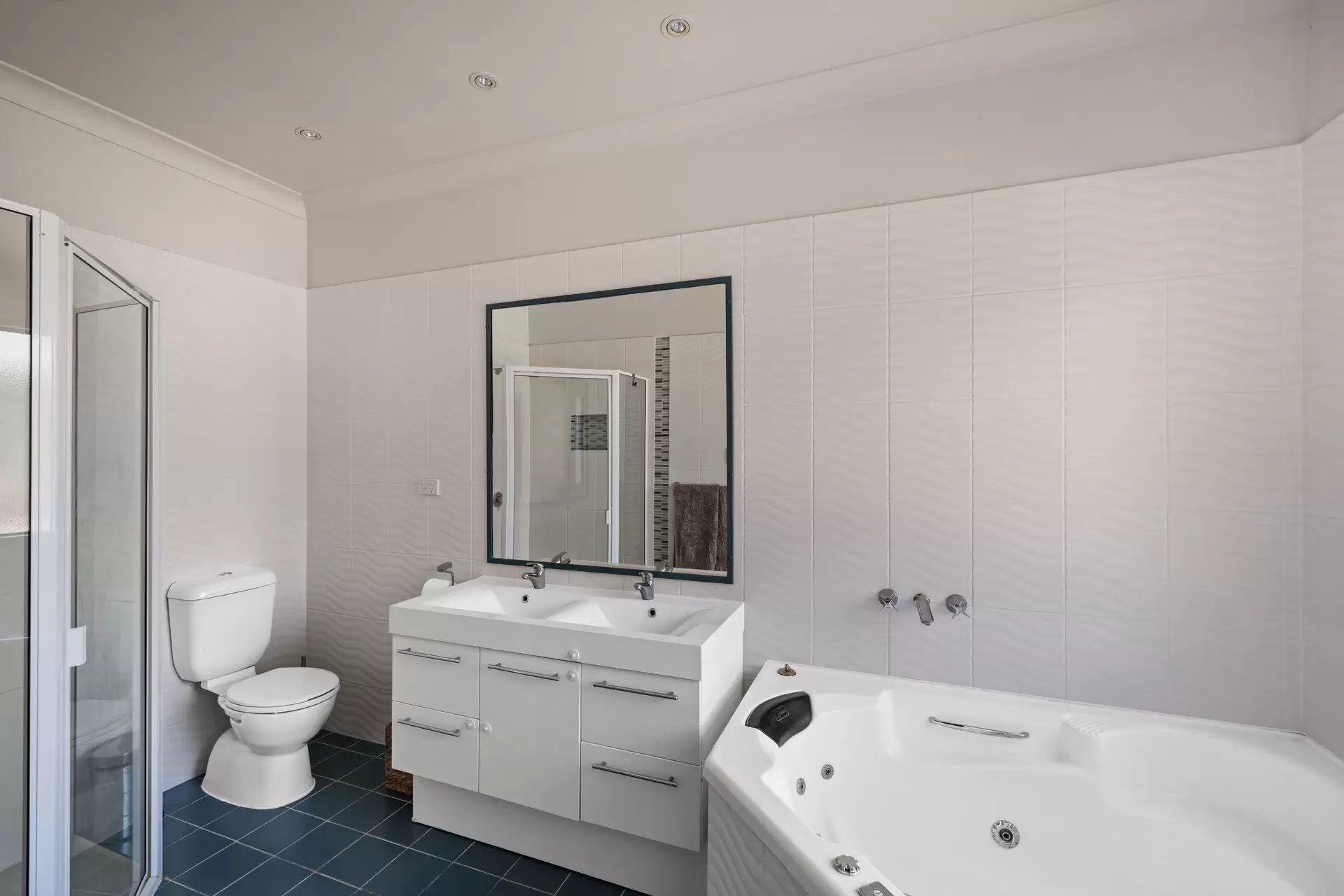 204 Jimmys Rock Road, Midge Point For Sale by Queensland Sotheby's International Realty - image 1