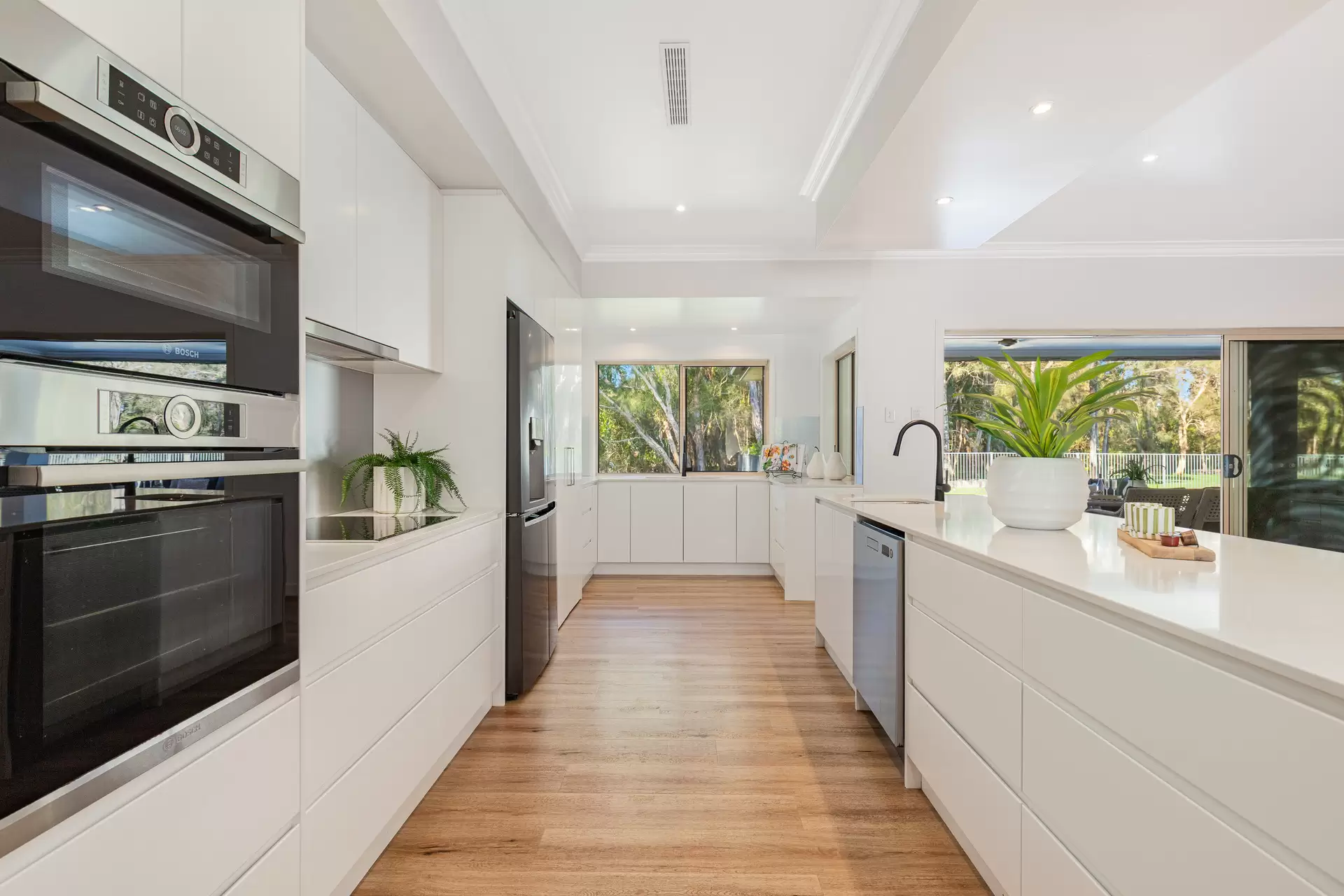 19-23 Cleary Street, Cleveland Sold by Queensland Sotheby's International Realty - image 1