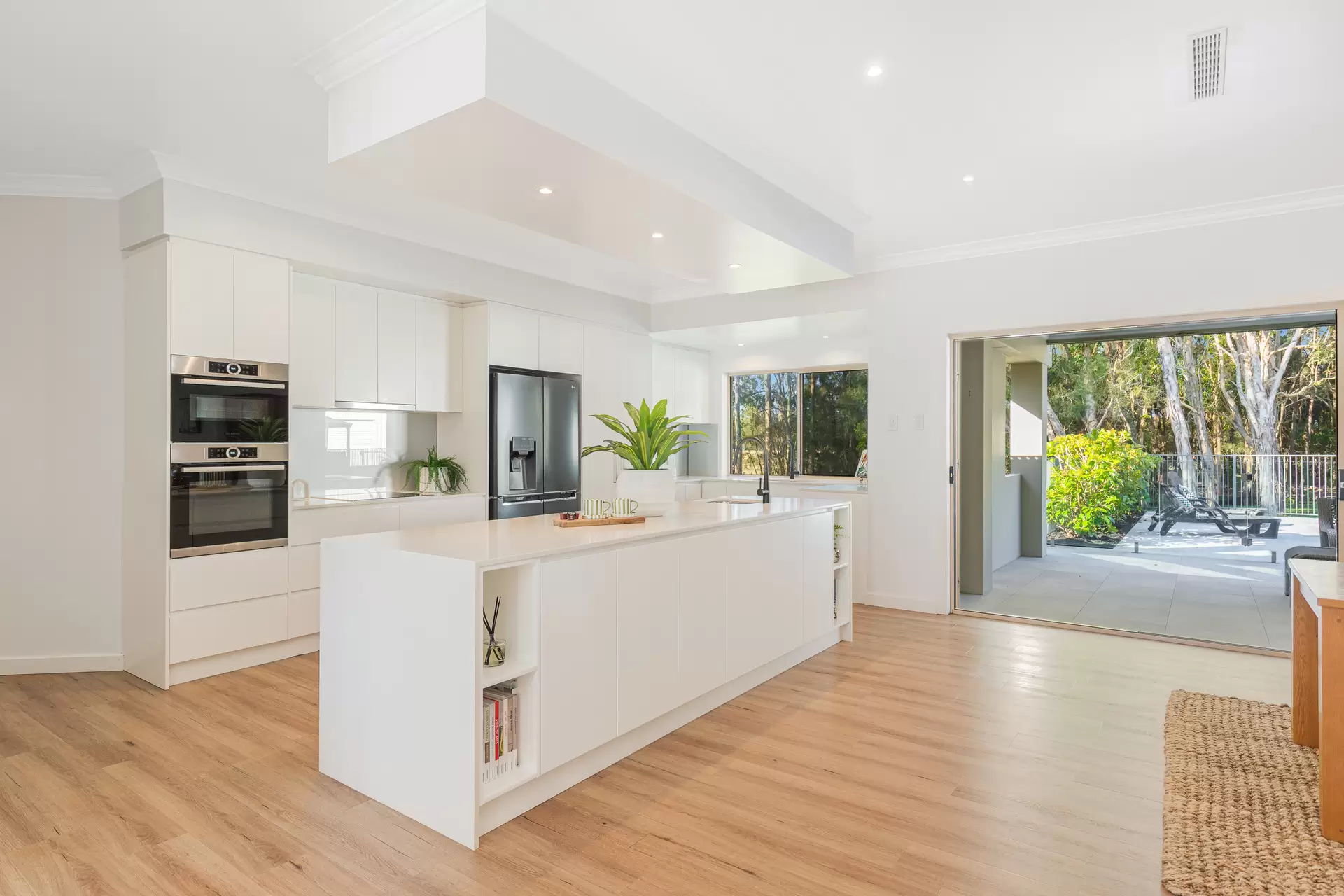 19-23 Cleary Street, Cleveland Sold by Queensland Sotheby's International Realty - image 1
