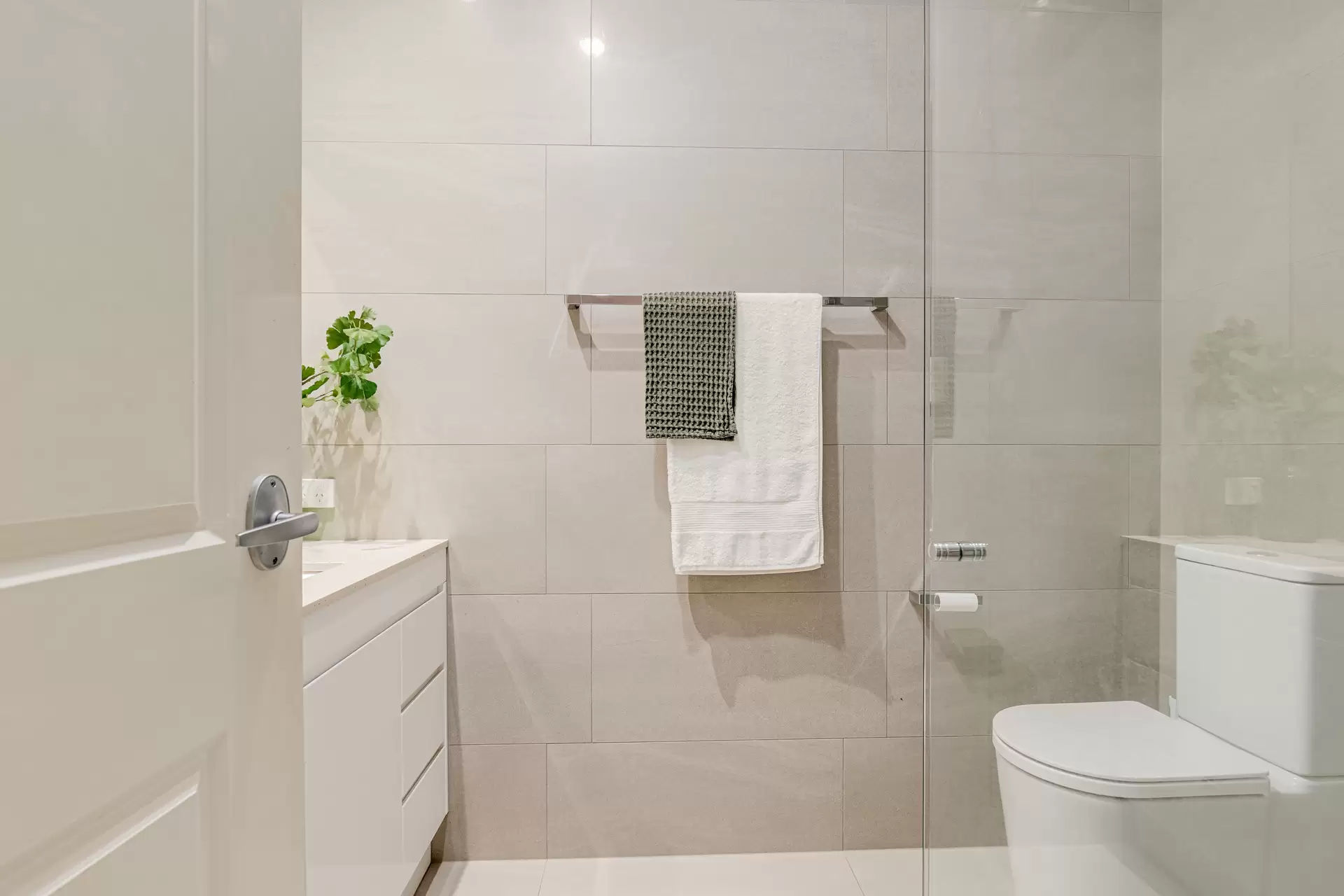 19-23 Cleary Street, Cleveland Sold by Queensland Sotheby's International Realty - image 1