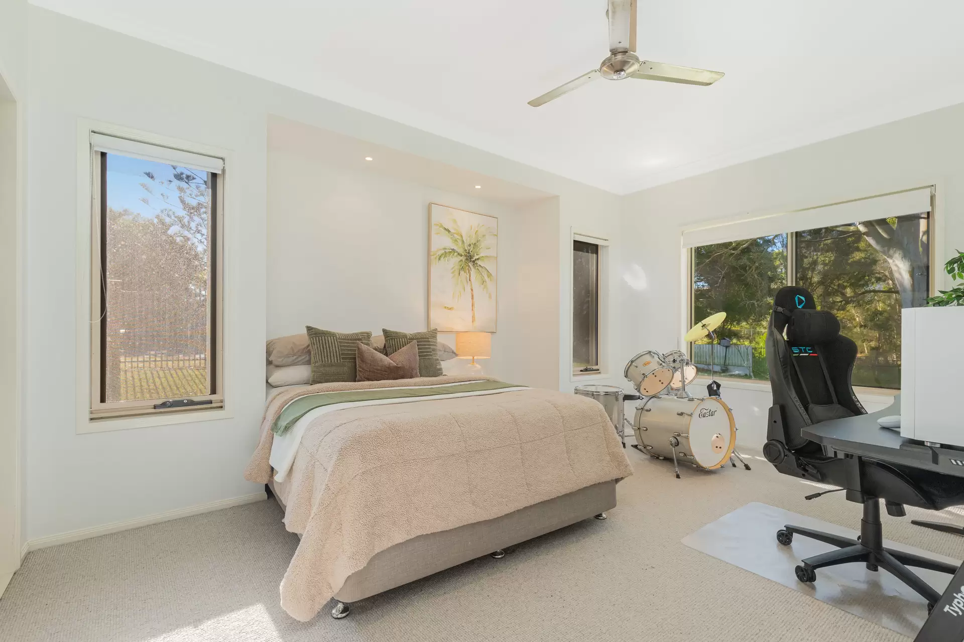 19-23 Cleary Street, Cleveland Sold by Queensland Sotheby's International Realty - image 1