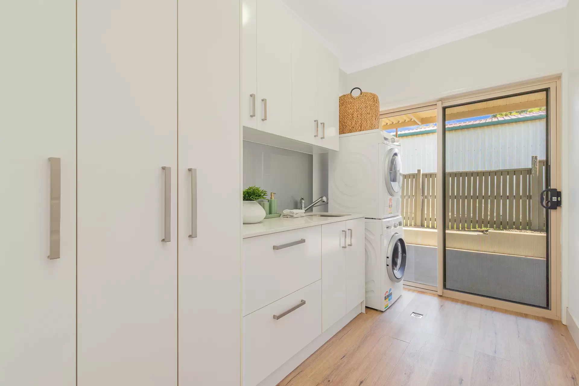 19-23 Cleary Street, Cleveland Sold by Queensland Sotheby's International Realty - image 1