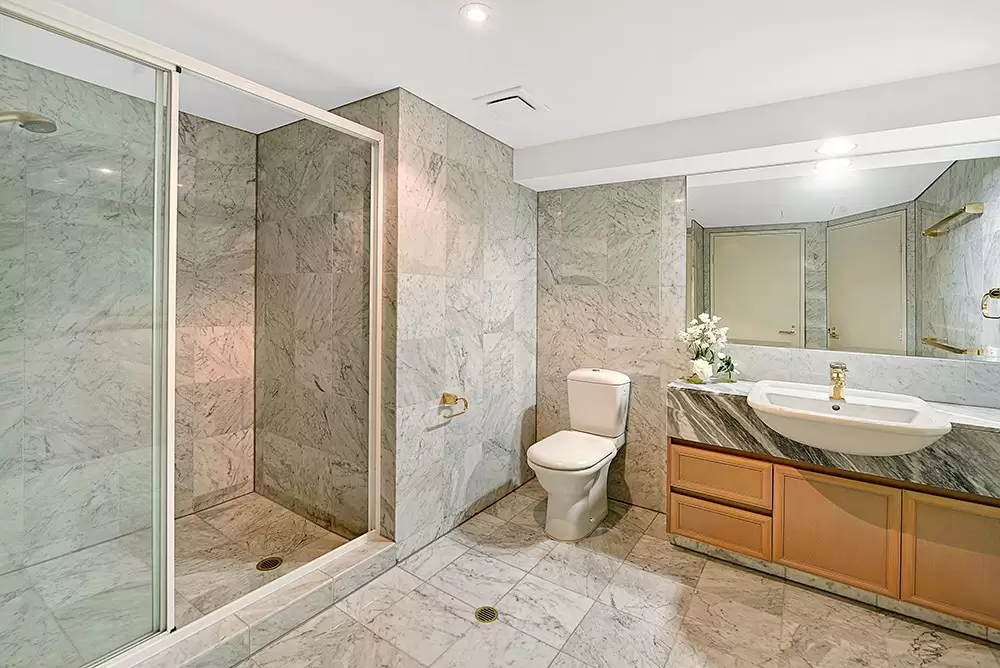 A14-2/75 Brighton Parade, Southport Sold by Queensland Sotheby's International Realty - image 1