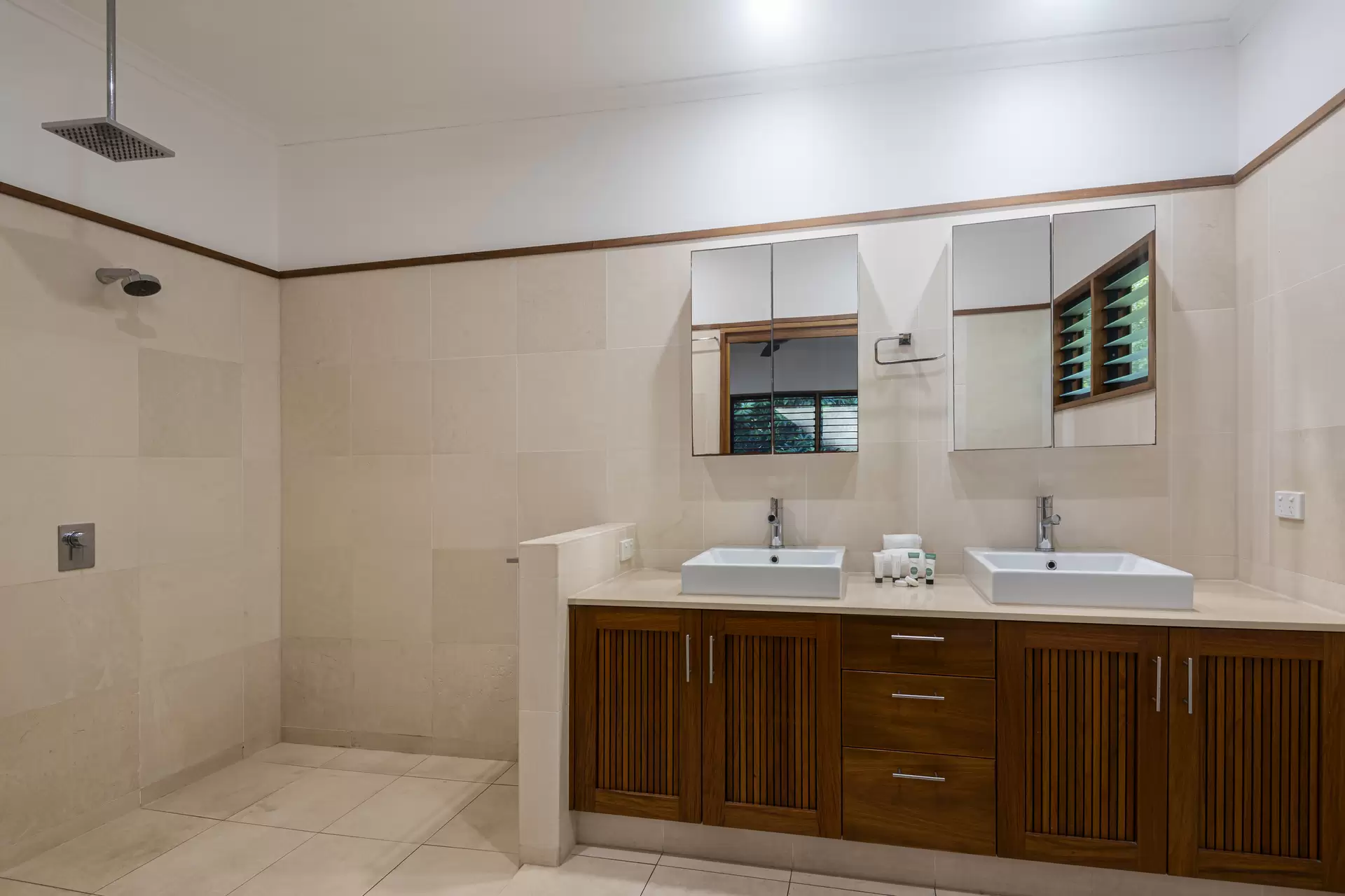 5 Marina Terrace, Hamilton Island Sold by Queensland Sotheby's International Realty - image 1