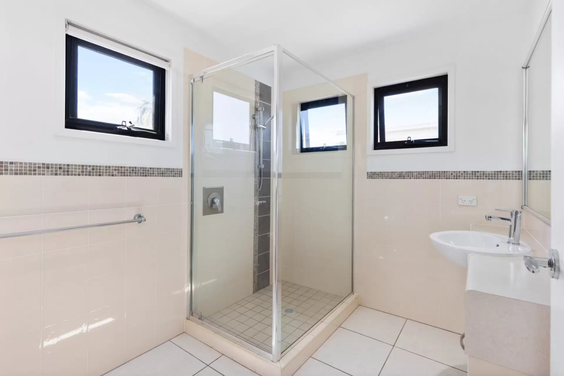 2/10 Hans Boysen Drive, Mudjimba Sold by Queensland Sotheby's International Realty - image 1