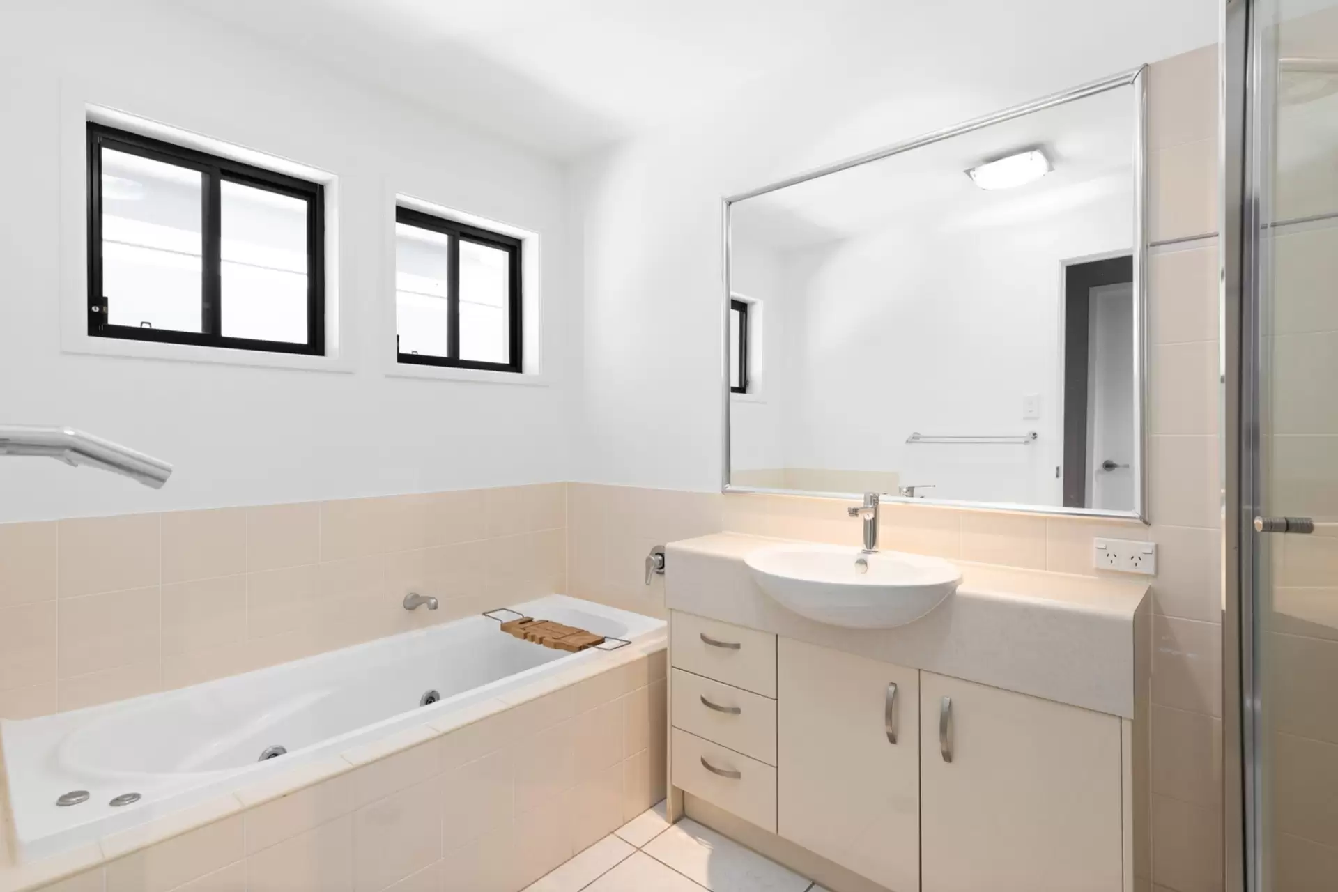 2/10 Hans Boysen Drive, Mudjimba Sold by Queensland Sotheby's International Realty - image 1