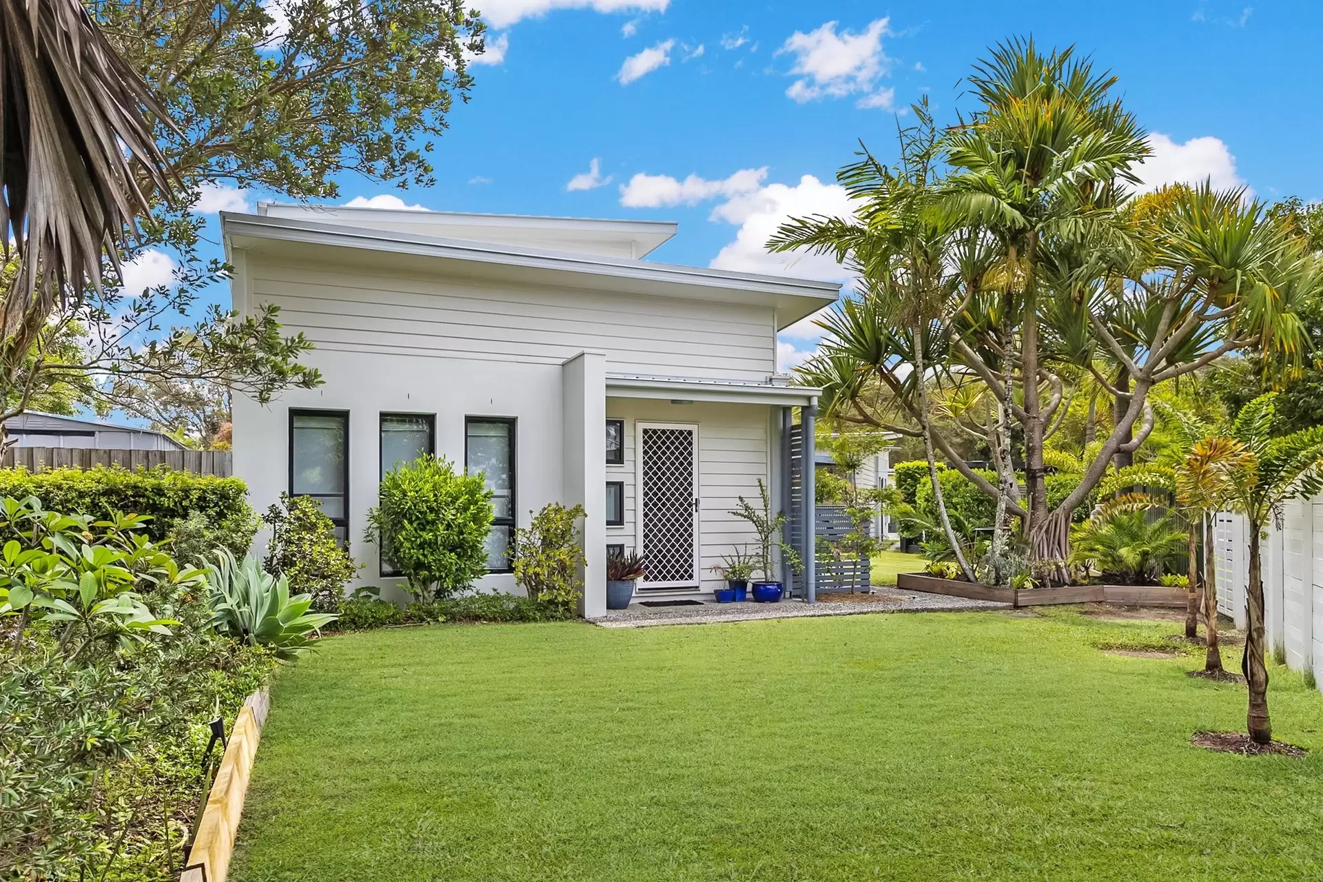 1/7 Hans Boysen Drive, Mudjimba Sold by Queensland Sotheby's International Realty - image 1