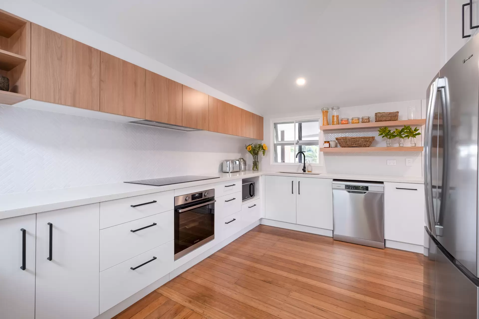 24 Sycamore Street, Mudjimba Sold by  - image 1