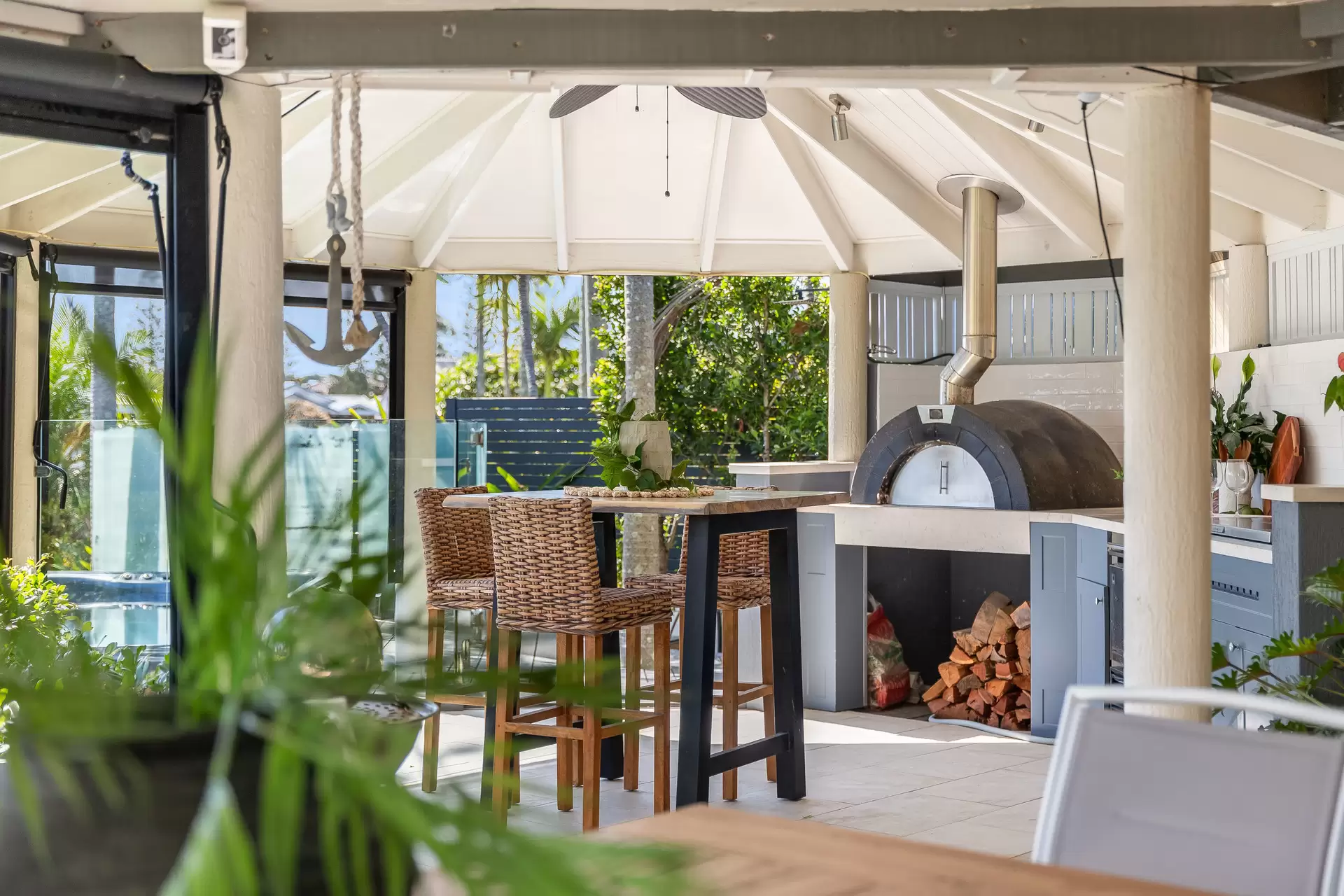 12/6-16 Anchorage Drive, Raby Bay Sold by Queensland Sotheby's International Realty - image 1