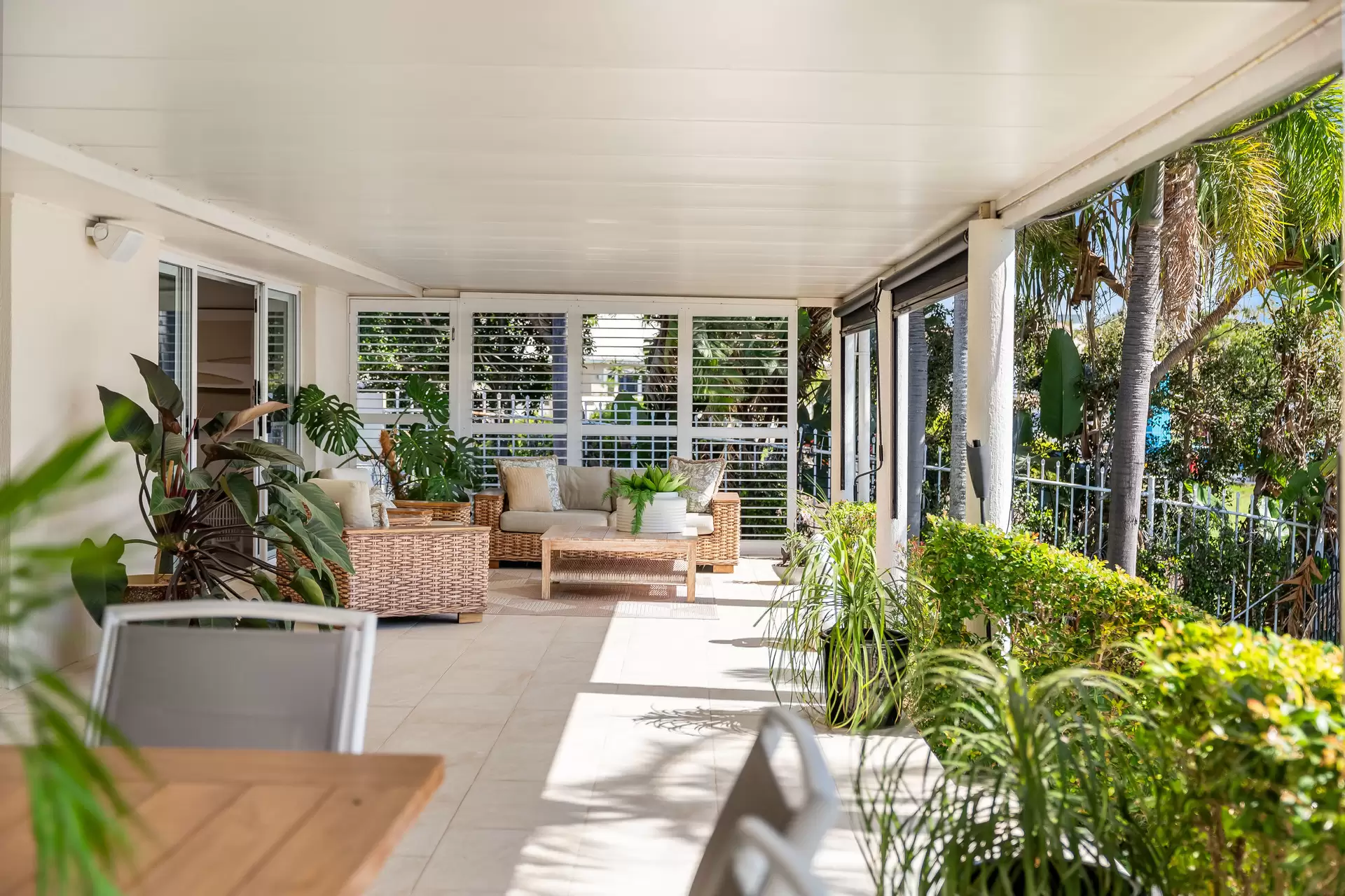 12/6-16 Anchorage Drive, Raby Bay Sold by Queensland Sotheby's International Realty - image 1