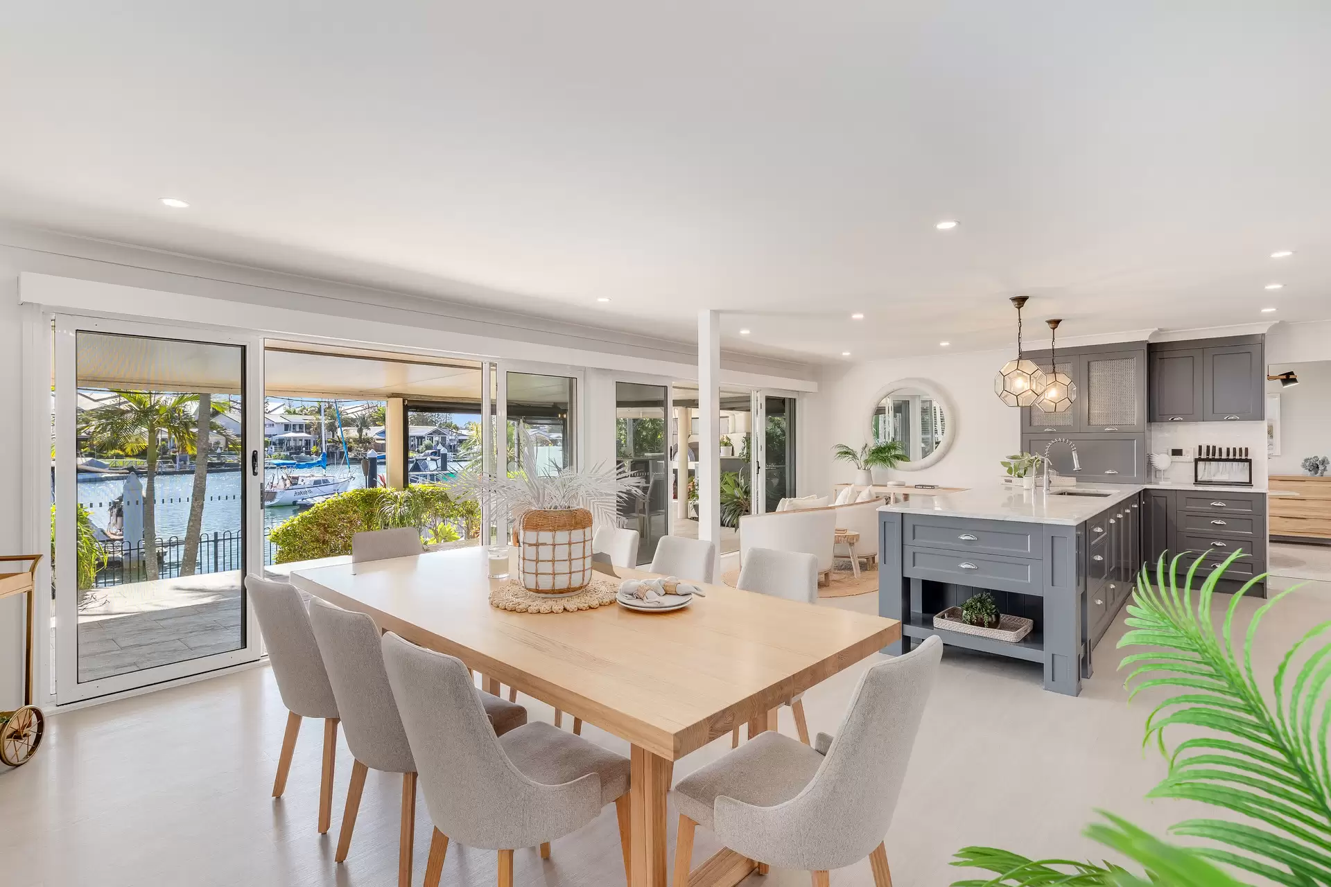 12/6-16 Anchorage Drive, Raby Bay Sold by Queensland Sotheby's International Realty - image 1