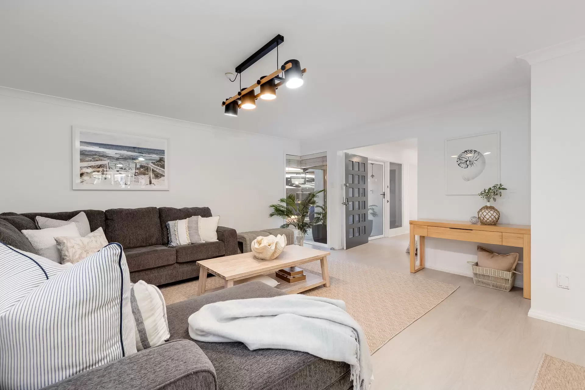 12/6-16 Anchorage Drive, Raby Bay Sold by Queensland Sotheby's International Realty - image 1