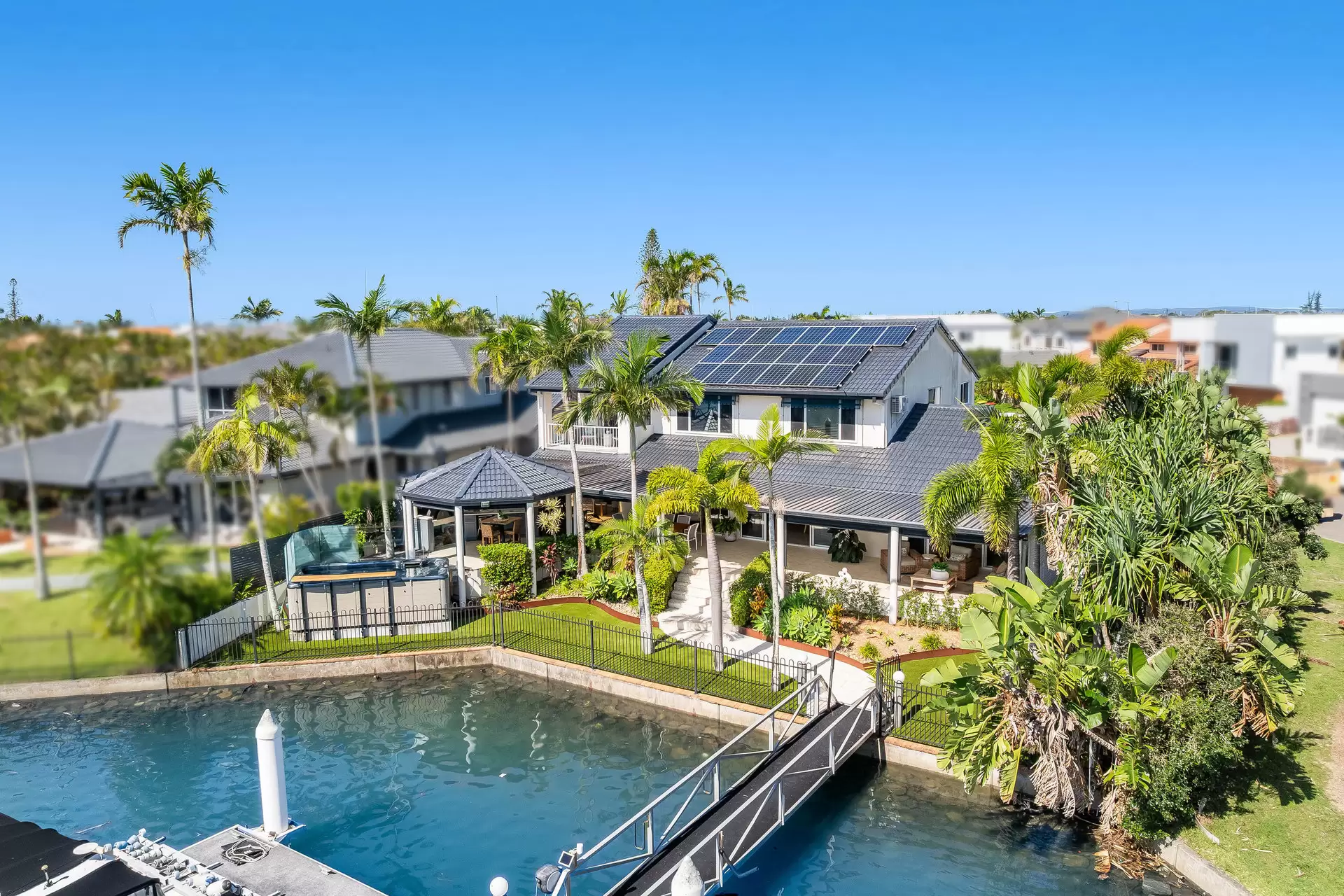 12/6-16 Anchorage Drive, Raby Bay Sold by  - image 1