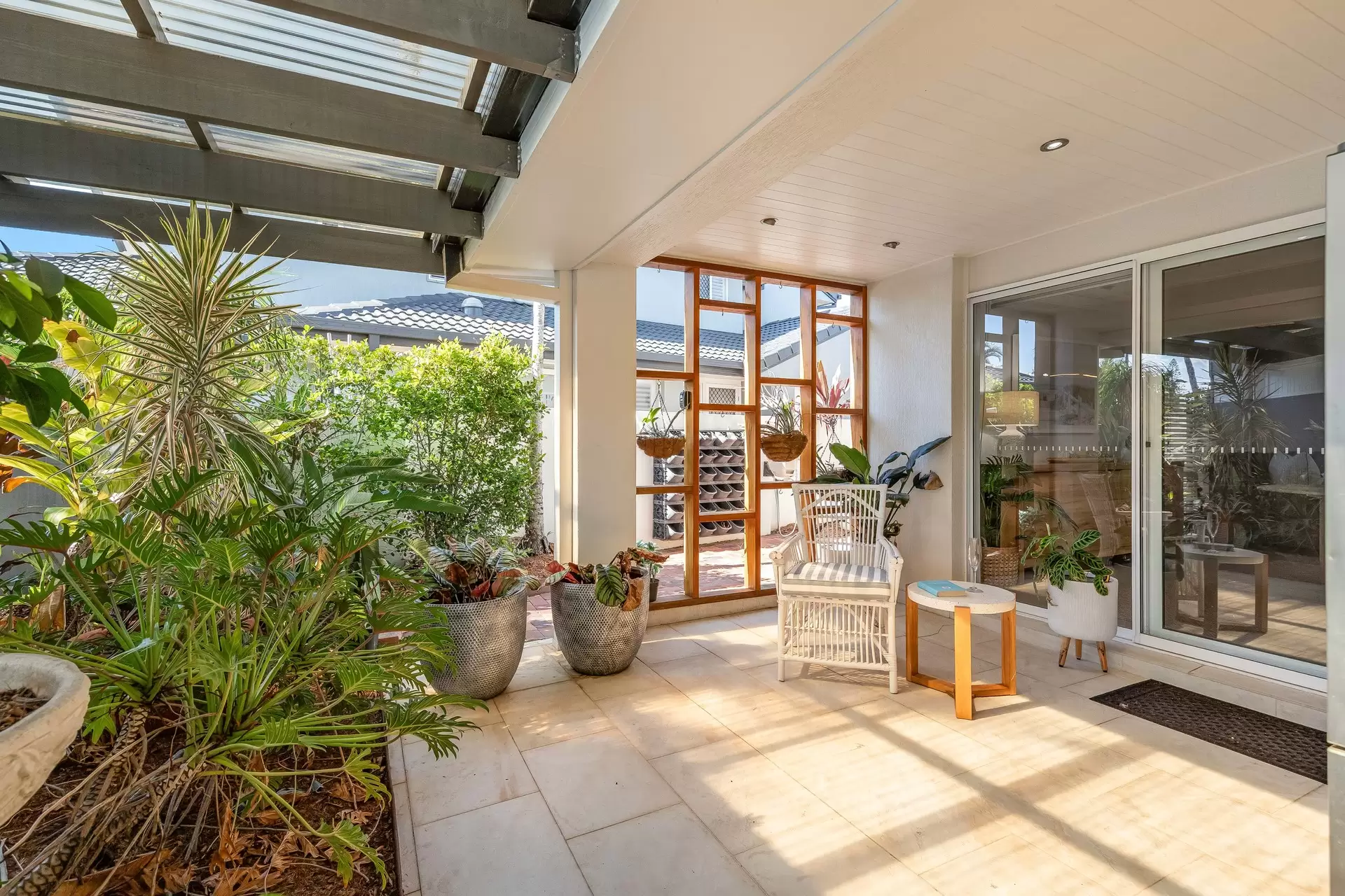 12/6-16 Anchorage Drive, Raby Bay Sold by Queensland Sotheby's International Realty - image 1