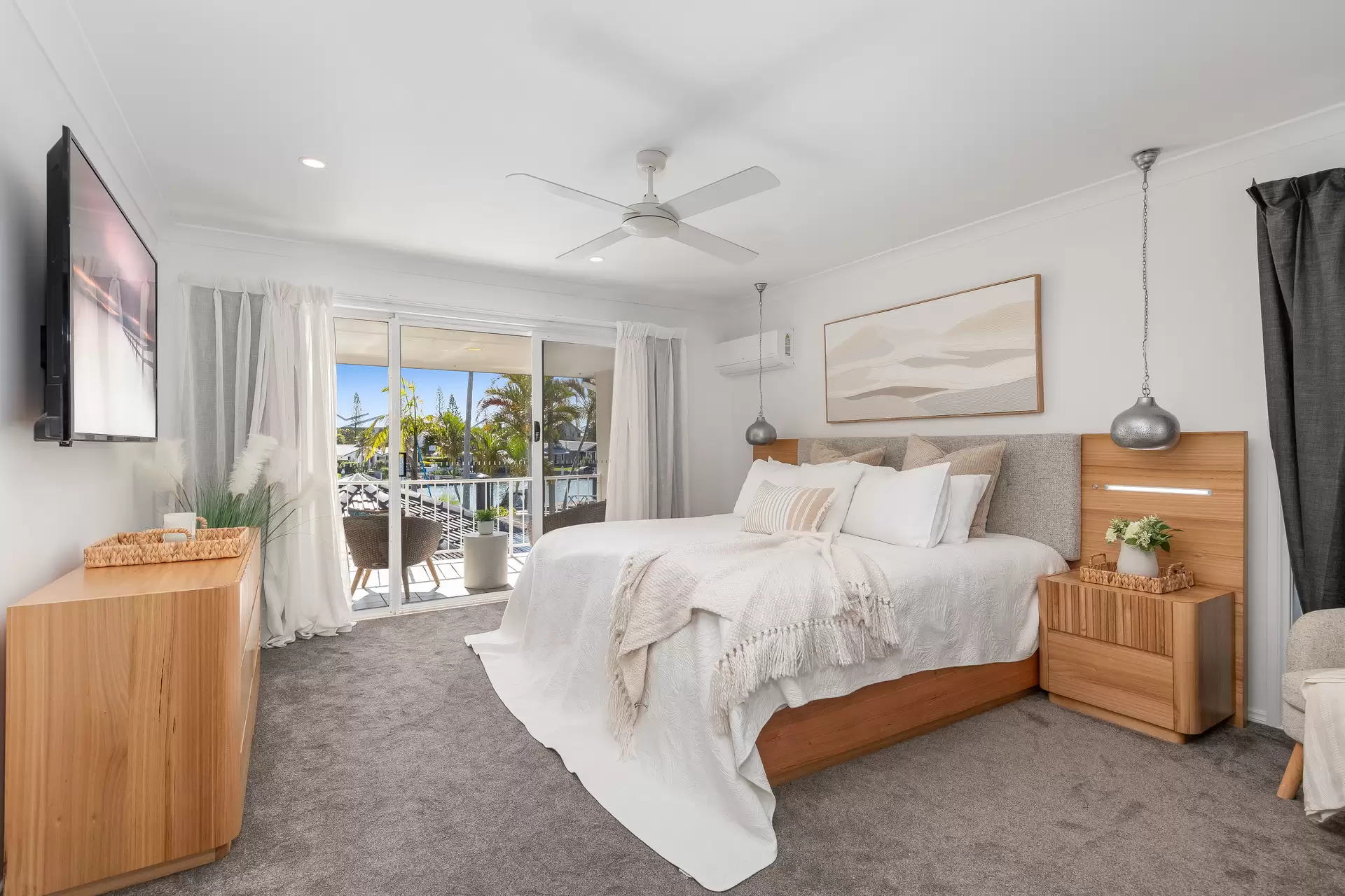 12/6-16 Anchorage Drive, Raby Bay Sold by Queensland Sotheby's International Realty - image 1