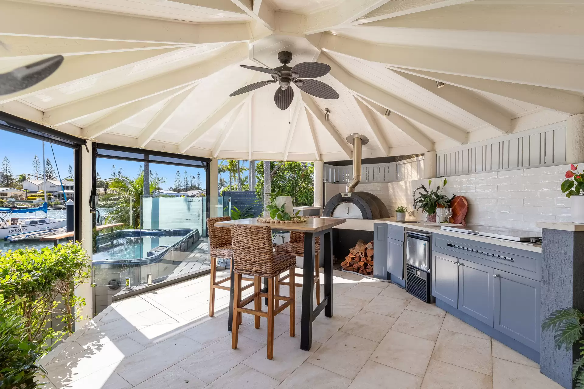 12/6-16 Anchorage Drive, Raby Bay Sold by Queensland Sotheby's International Realty - image 1