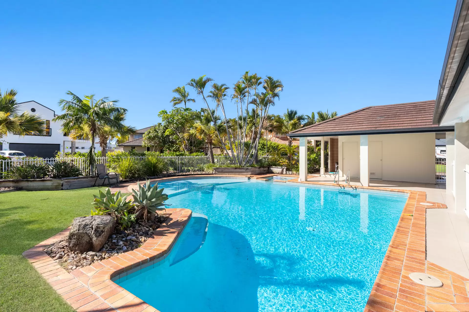 12/6-16 Anchorage Drive, Raby Bay Sold by Queensland Sotheby's International Realty - image 1