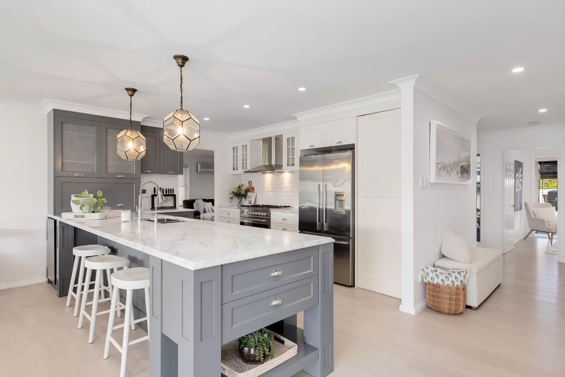 12/6-16 Anchorage Drive, Raby Bay Sold by Queensland Sotheby's International Realty - image 1