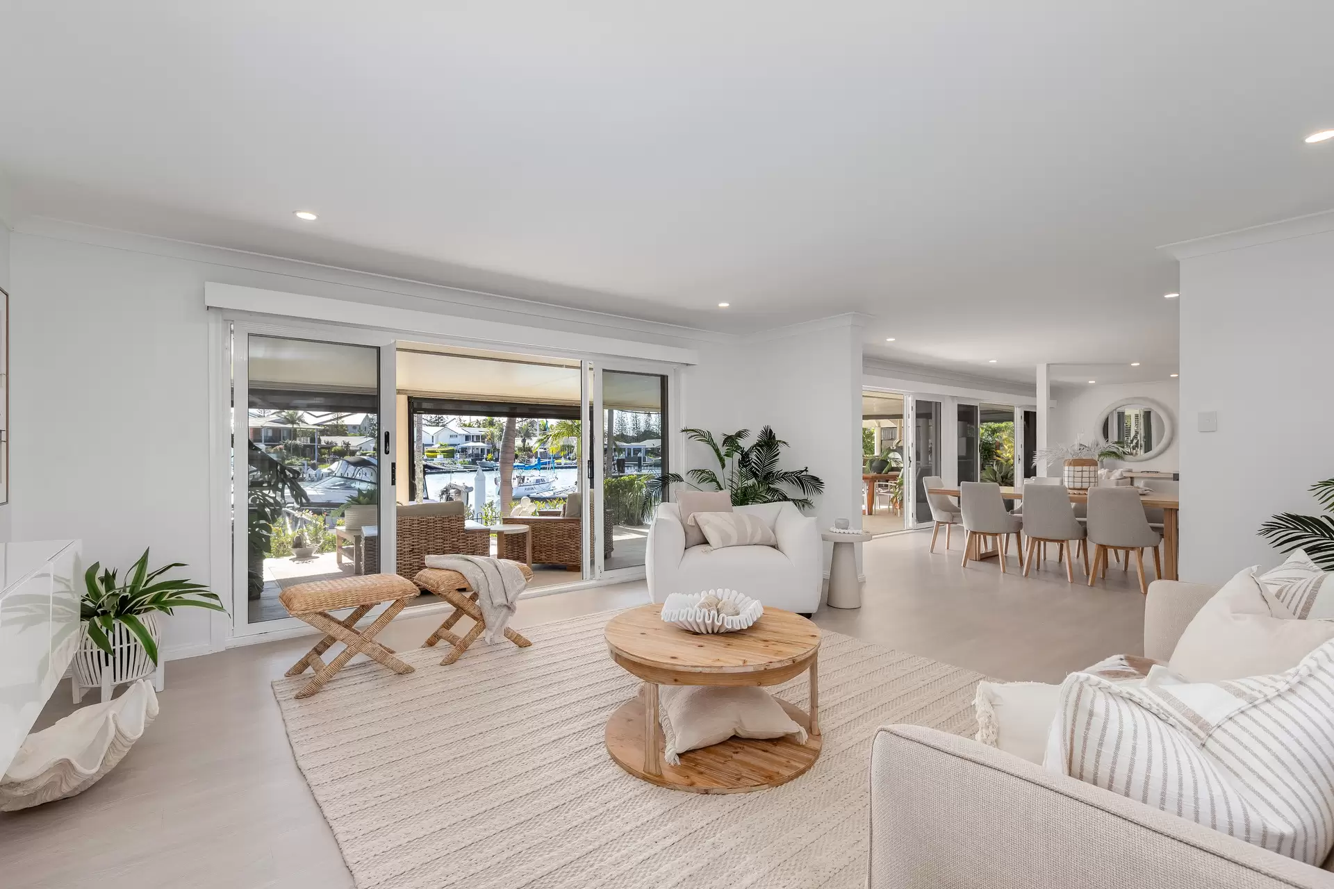 12/6-16 Anchorage Drive, Raby Bay Sold by Queensland Sotheby's International Realty - image 1
