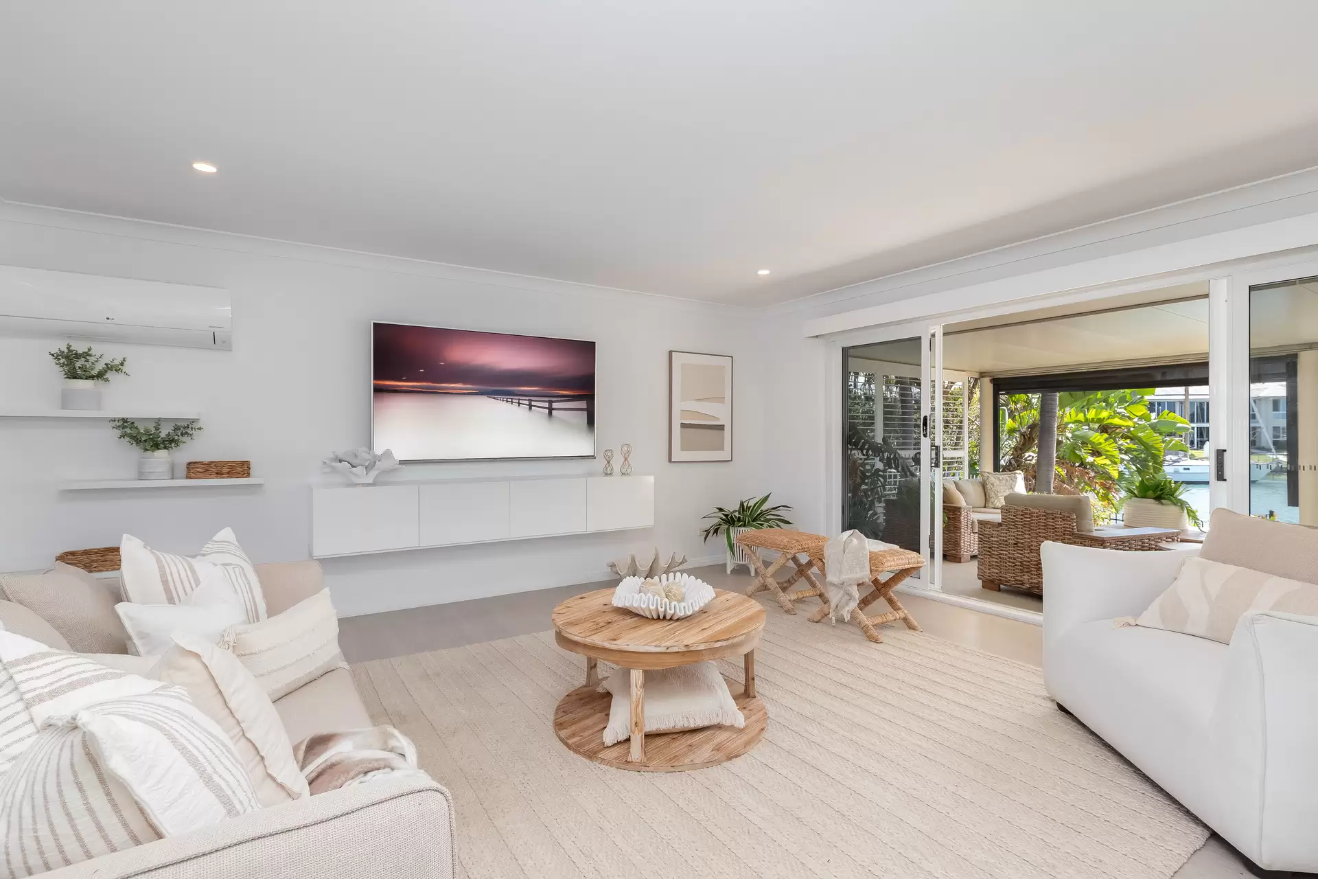 12/6-16 Anchorage Drive, Raby Bay Sold by Queensland Sotheby's International Realty - image 1