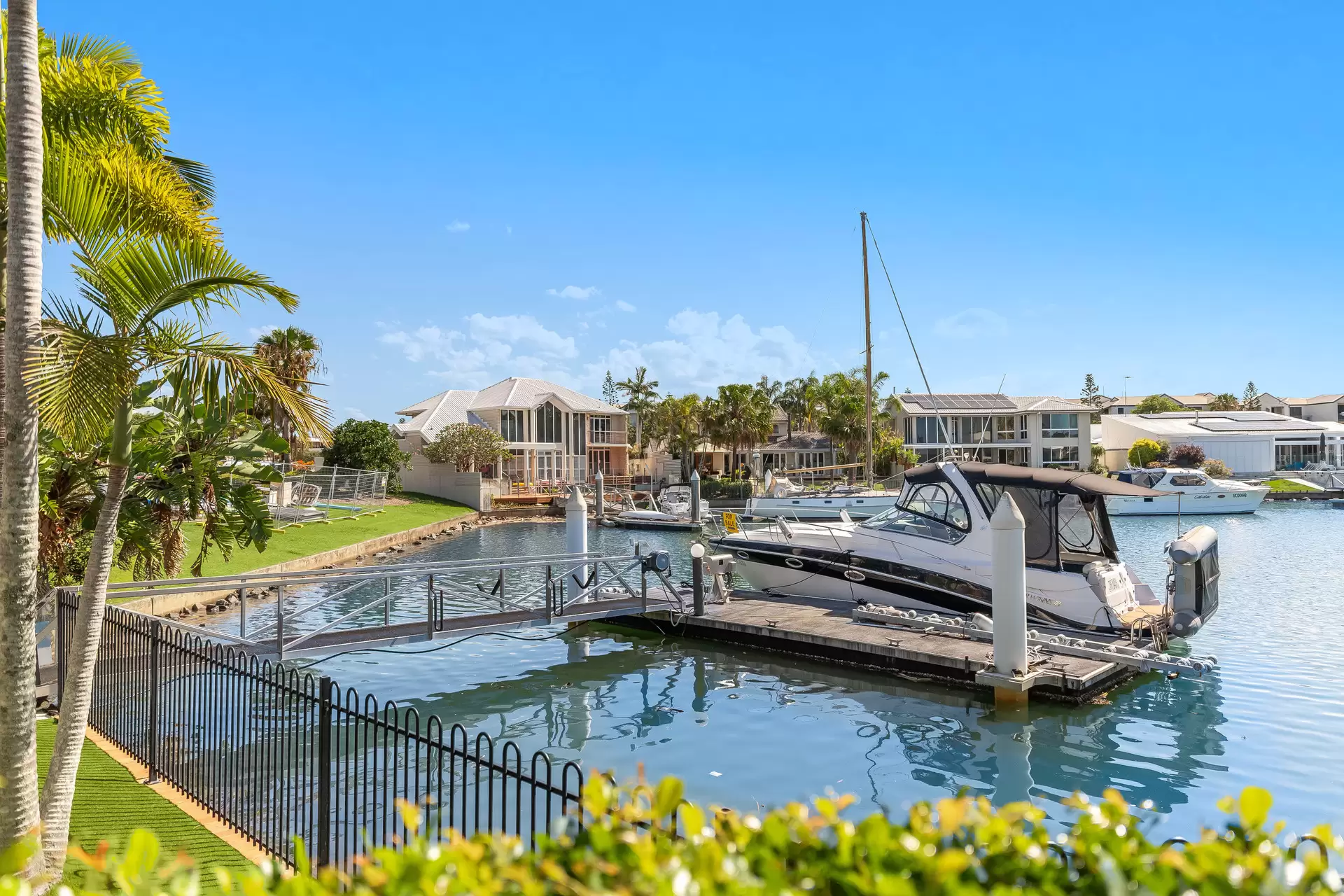 12/6-16 Anchorage Drive, Raby Bay Sold by Queensland Sotheby's International Realty - image 1