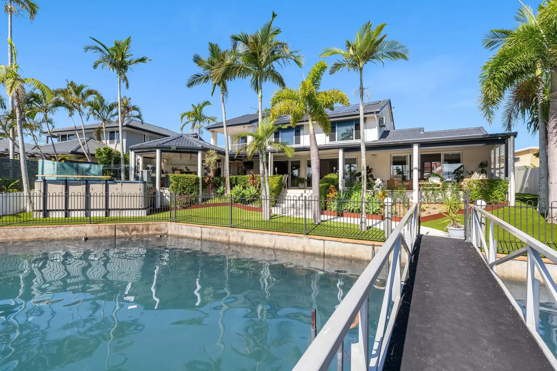 12/6-16 Anchorage Drive, Raby Bay Sold by  - image 1