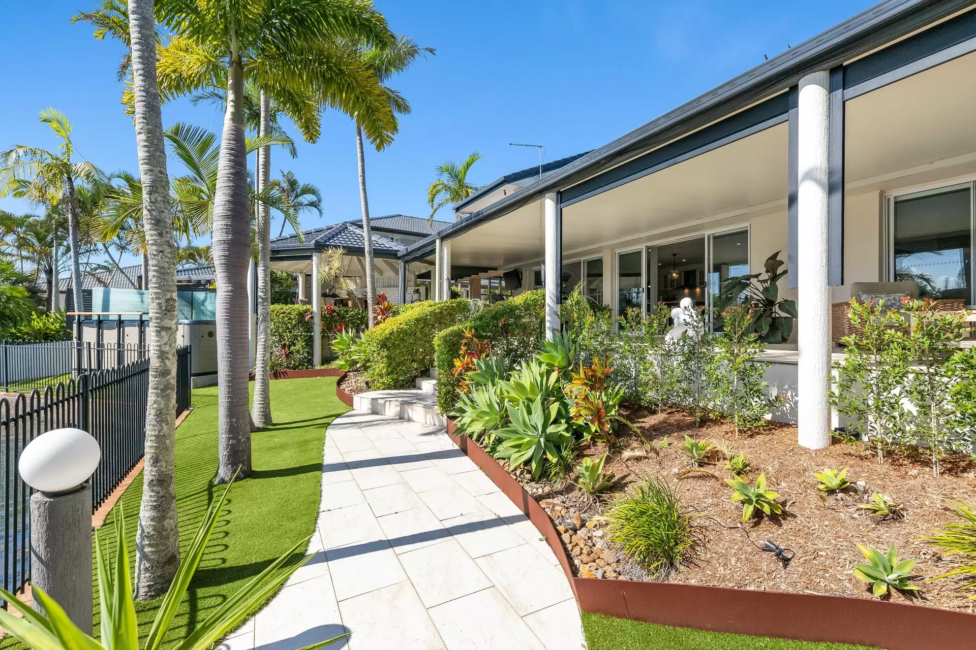 12/6-16 Anchorage Drive, Raby Bay Sold by  - image 1