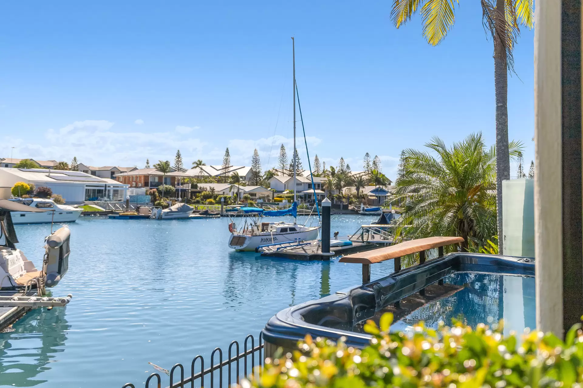 12/6-16 Anchorage Drive, Raby Bay Sold by Queensland Sotheby's International Realty - image 1