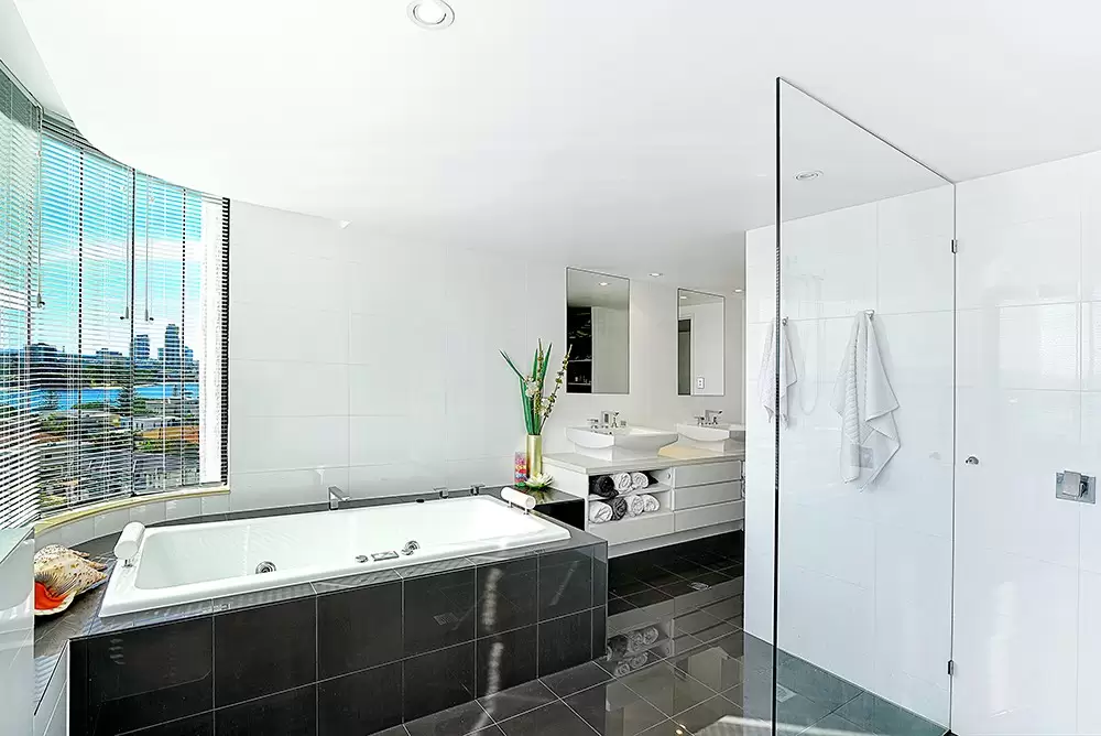 11/19 Peak Avenue, Main Beach Sold by Queensland Sotheby's International Realty - image 1