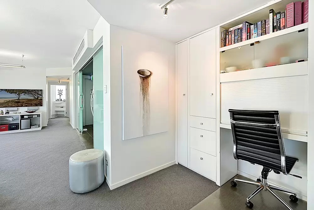 11/19 Peak Avenue, Main Beach Sold by Queensland Sotheby's International Realty - image 1