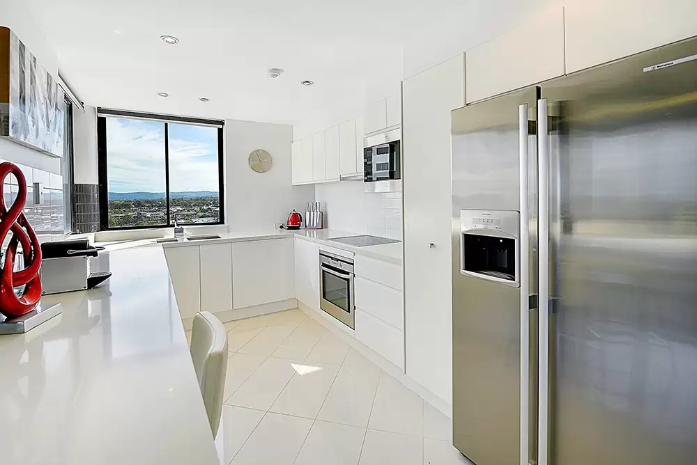 11/19 Peak Avenue, Main Beach Sold by Queensland Sotheby's International Realty - image 1