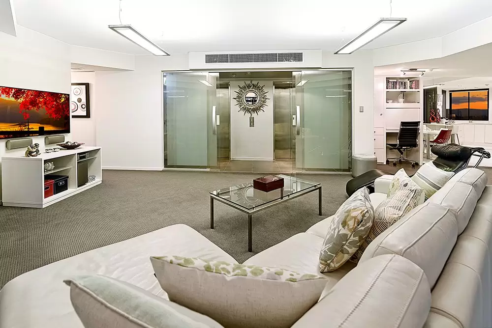 11/19 Peak Avenue, Main Beach Sold by Queensland Sotheby's International Realty - image 1