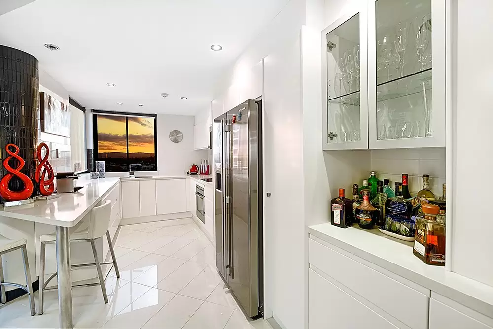 11/19 Peak Avenue, Main Beach Sold by Queensland Sotheby's International Realty - image 1