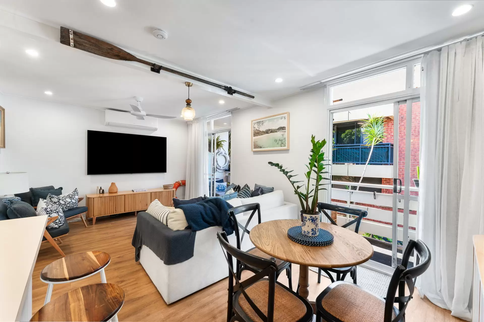 8/272 Marine Parade, Labrador Sold by  - image 1