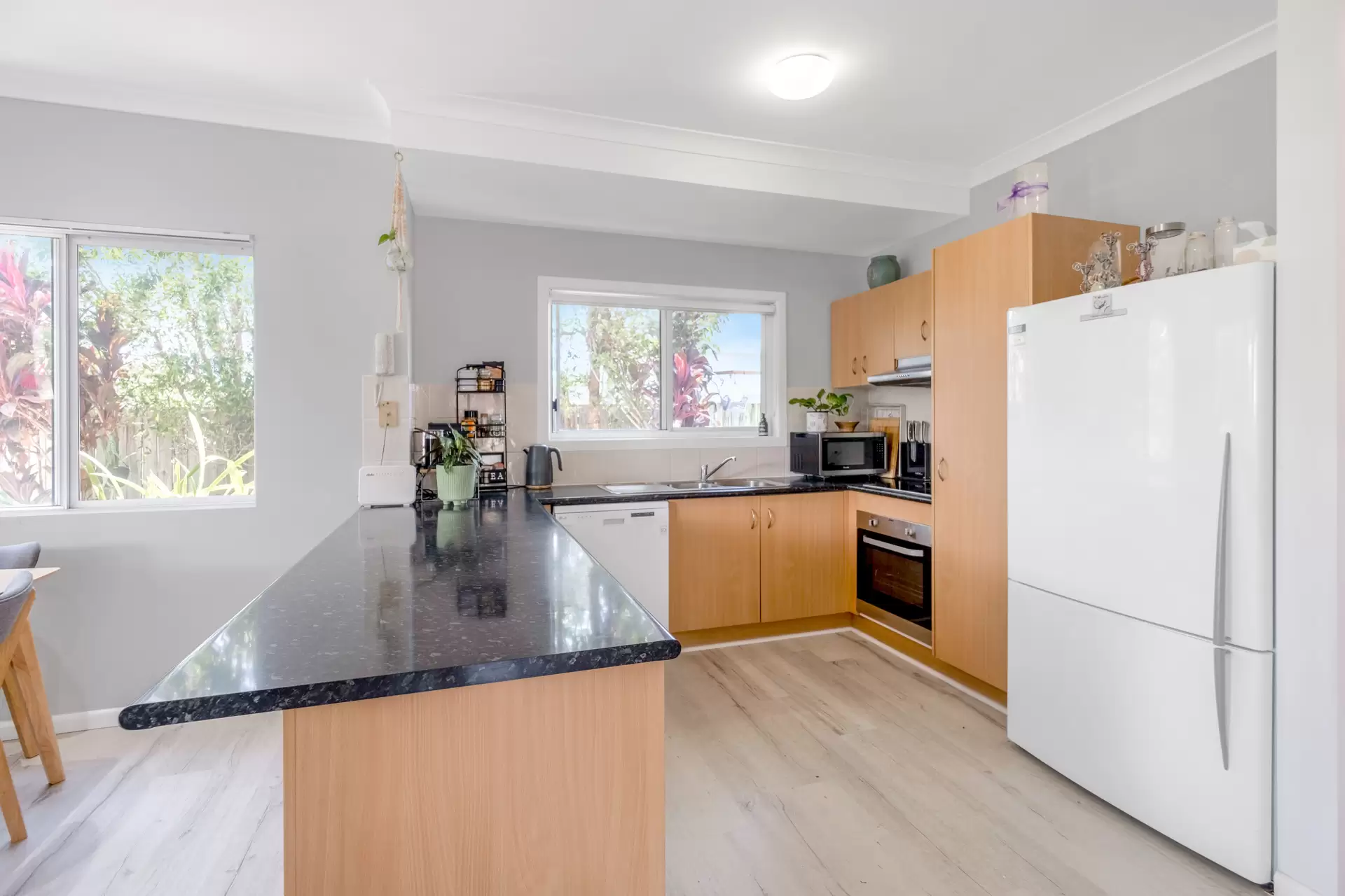 1/25 Lows Drive, Pacific Paradise Sold by Queensland Sotheby's International Realty - image 1
