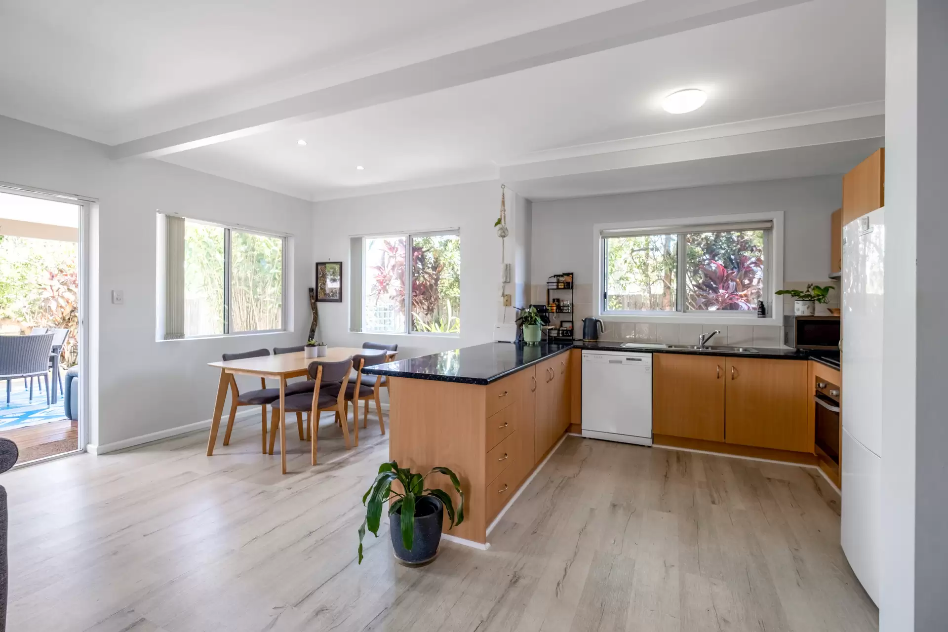1/25 Lows Drive, Pacific Paradise Sold by Queensland Sotheby's International Realty - image 1